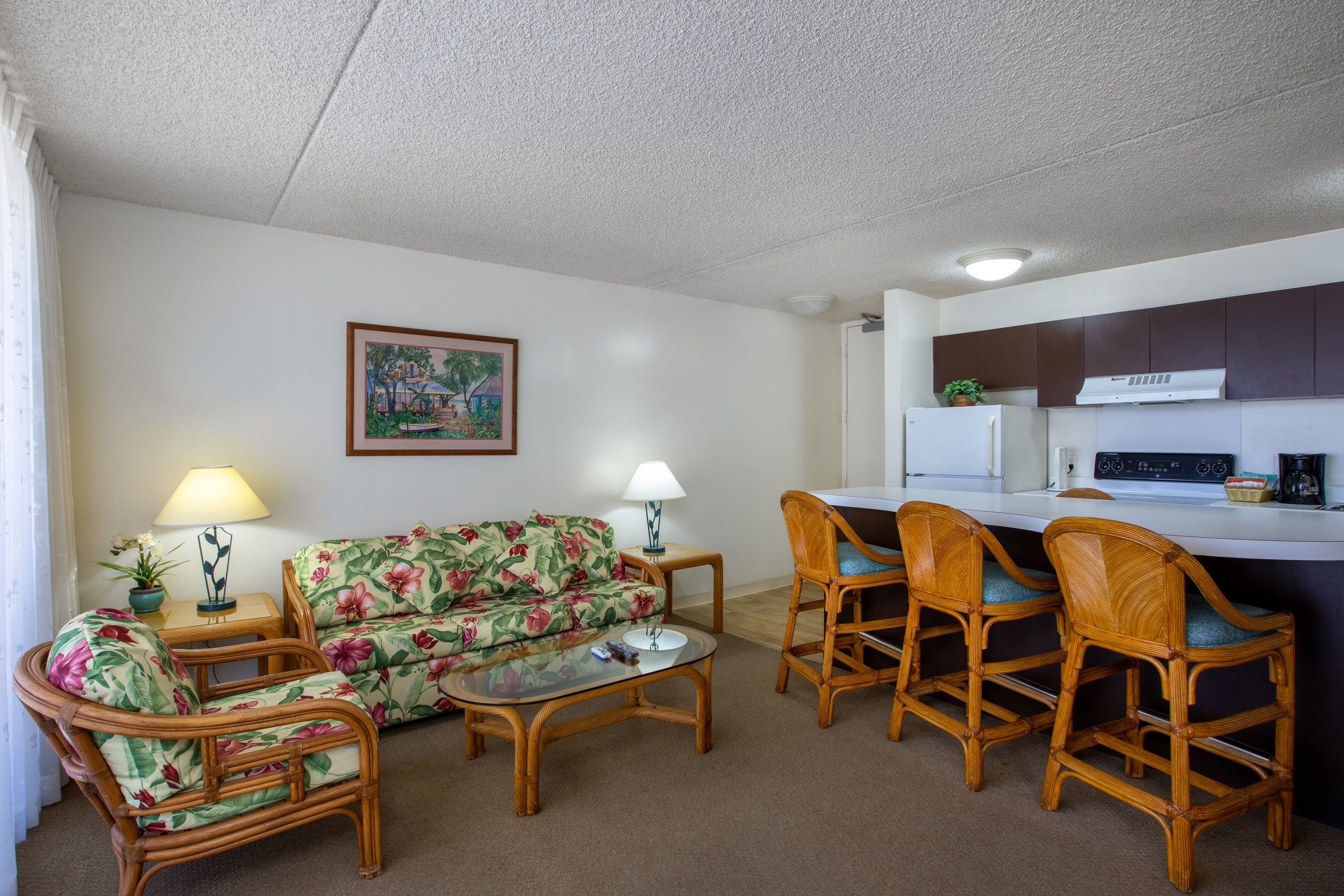 Condo in Honolulu · ★4.43 · 1 bedroom · 3 beds · 1 shared bath - Image 5