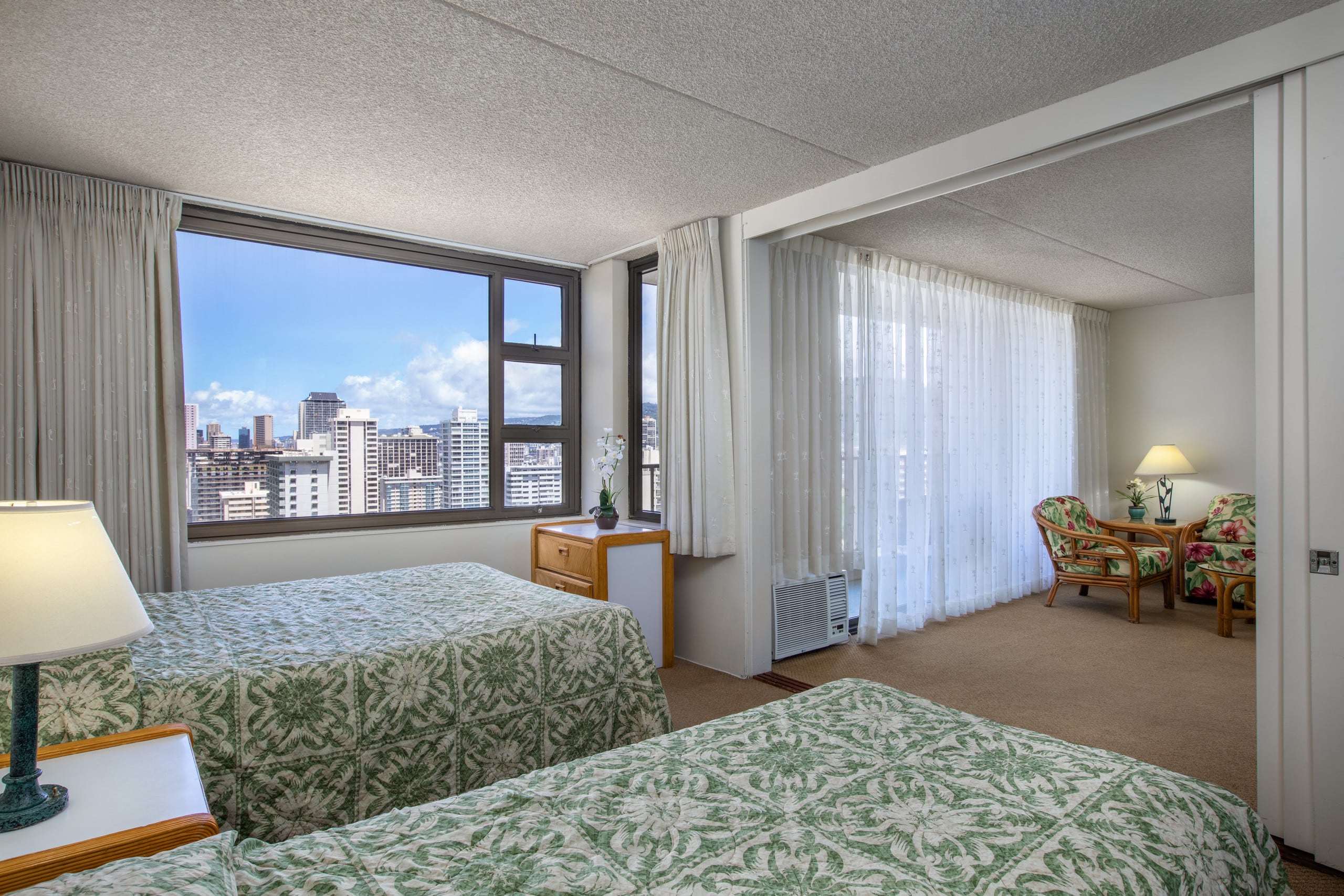 Condo in Honolulu · ★4.43 · 1 bedroom · 3 beds · 1 shared bath - Image 13