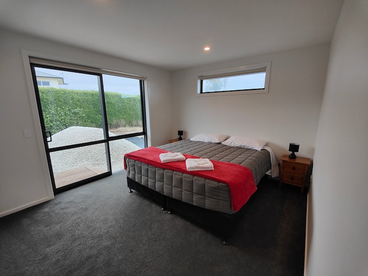 Kitanda ni cha kifalme ambacho kinaweza kugawanywa katika single 2 kwa ombi