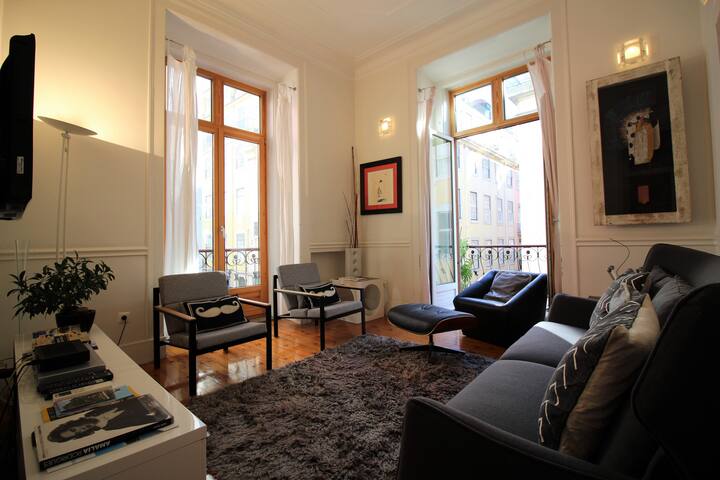Central Inviting Spacious Apartment in Baixa 107
