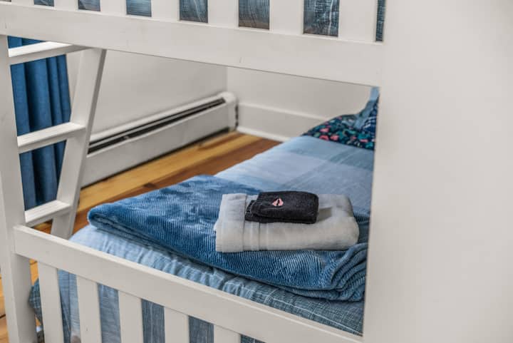 Spálňa 3: 2. poschodie Avery side Poschodové postele.