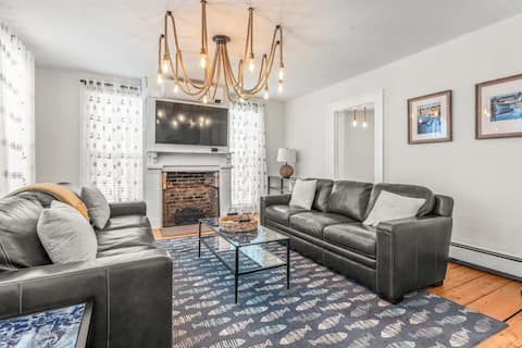 Historic Gurdon S. Allyn House, Walk to Seaport