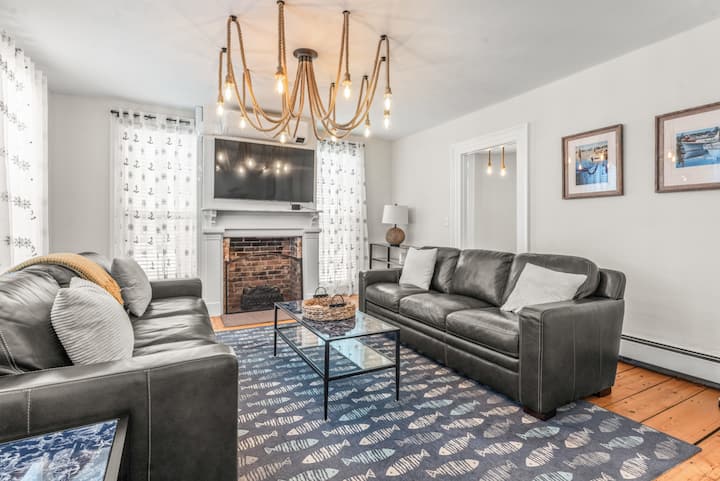 Historic Dual Townhome, Walk to Seaport