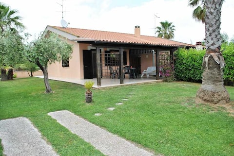 Top Airbnb: Villa Barbie 400 mt from beach a Fondi
