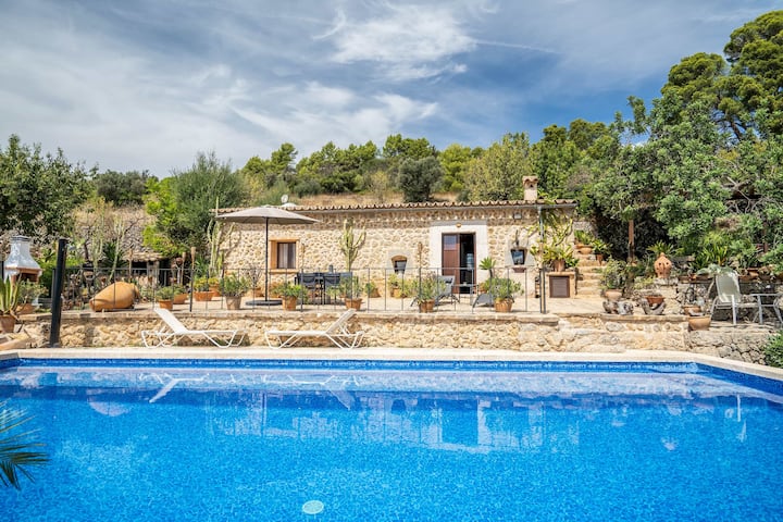 CAN pullit - romantic estate for 2 with pool and views in Selva, Mallorca
