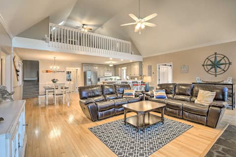 Lake Hartwell Home w/ Private Dock & Hot Tub!