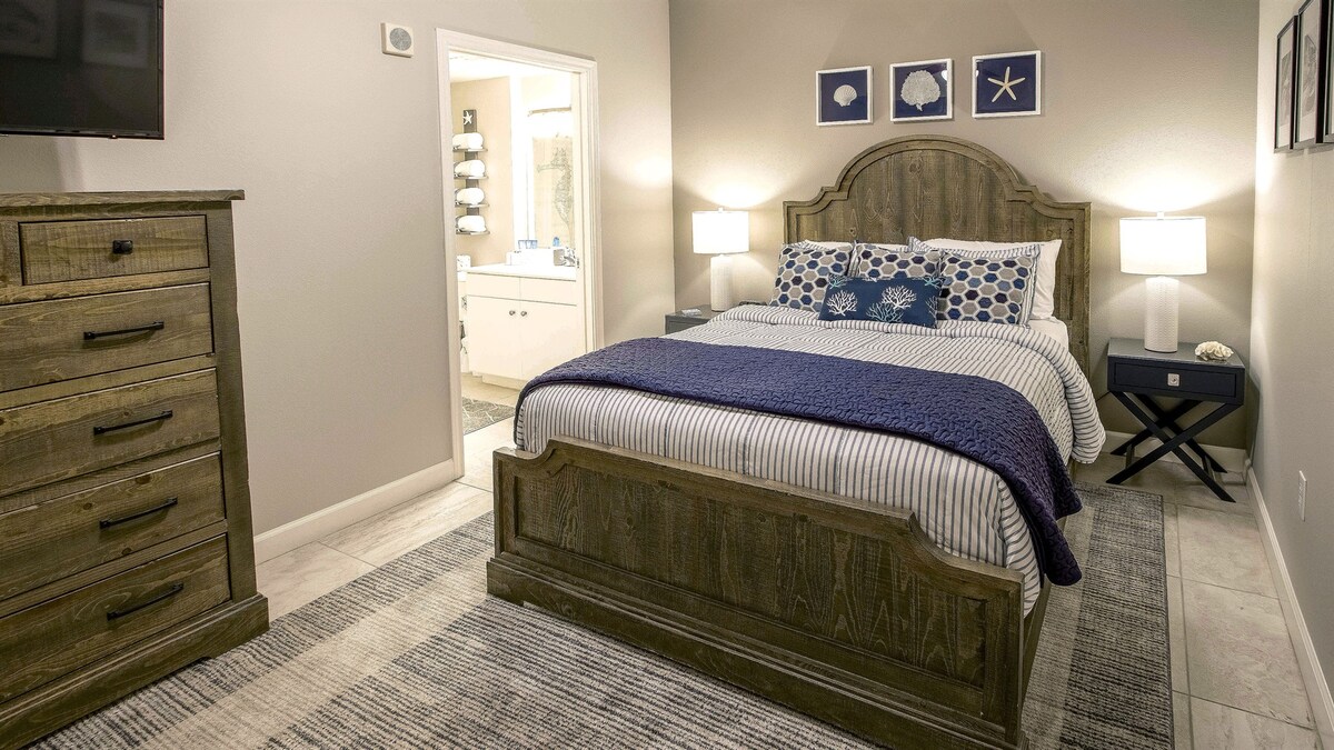 Queen size bedroom with en-suite.