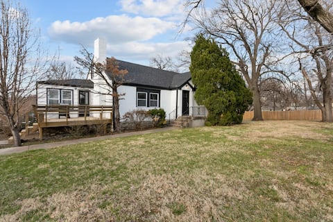 Modern Old Farm house EZ hwy access close to FIFA