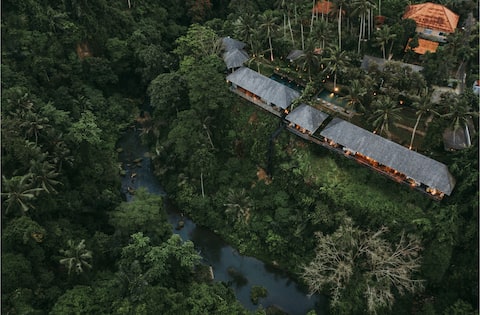 Heavenly River View Villa - 4br, Ubud Jungle