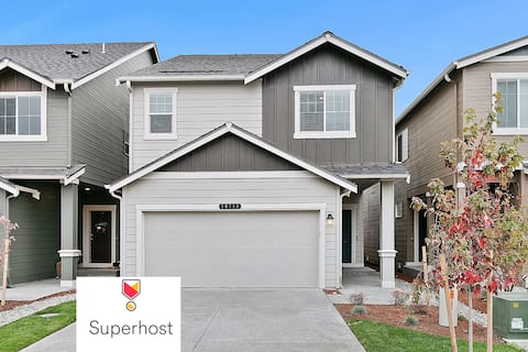 Modern Escape | Spacious 4BR Home for Families, Gr