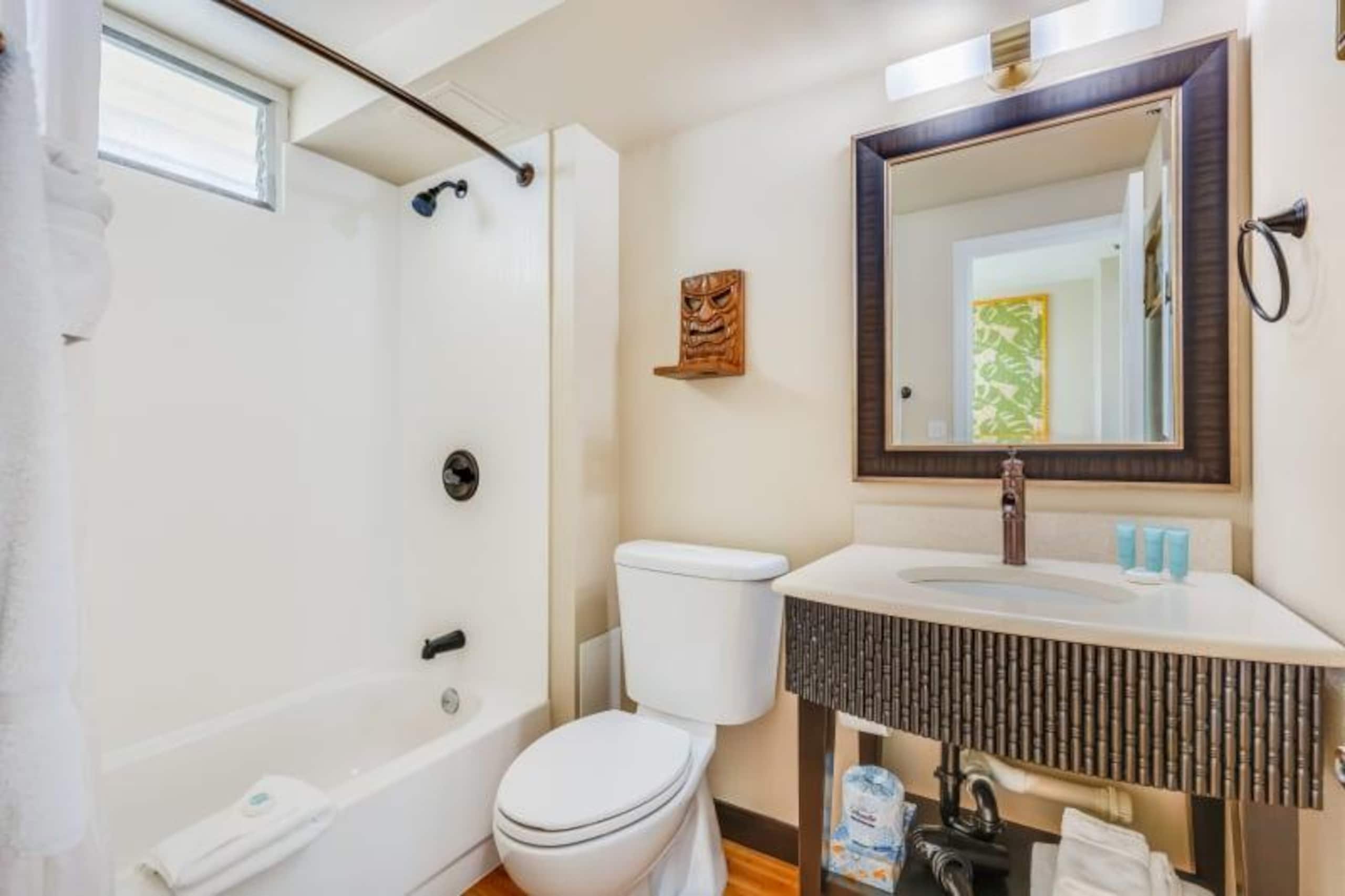 Condo in Honolulu · ★4.67 · Studio · 1 bed · 1 shared bath - Image 12