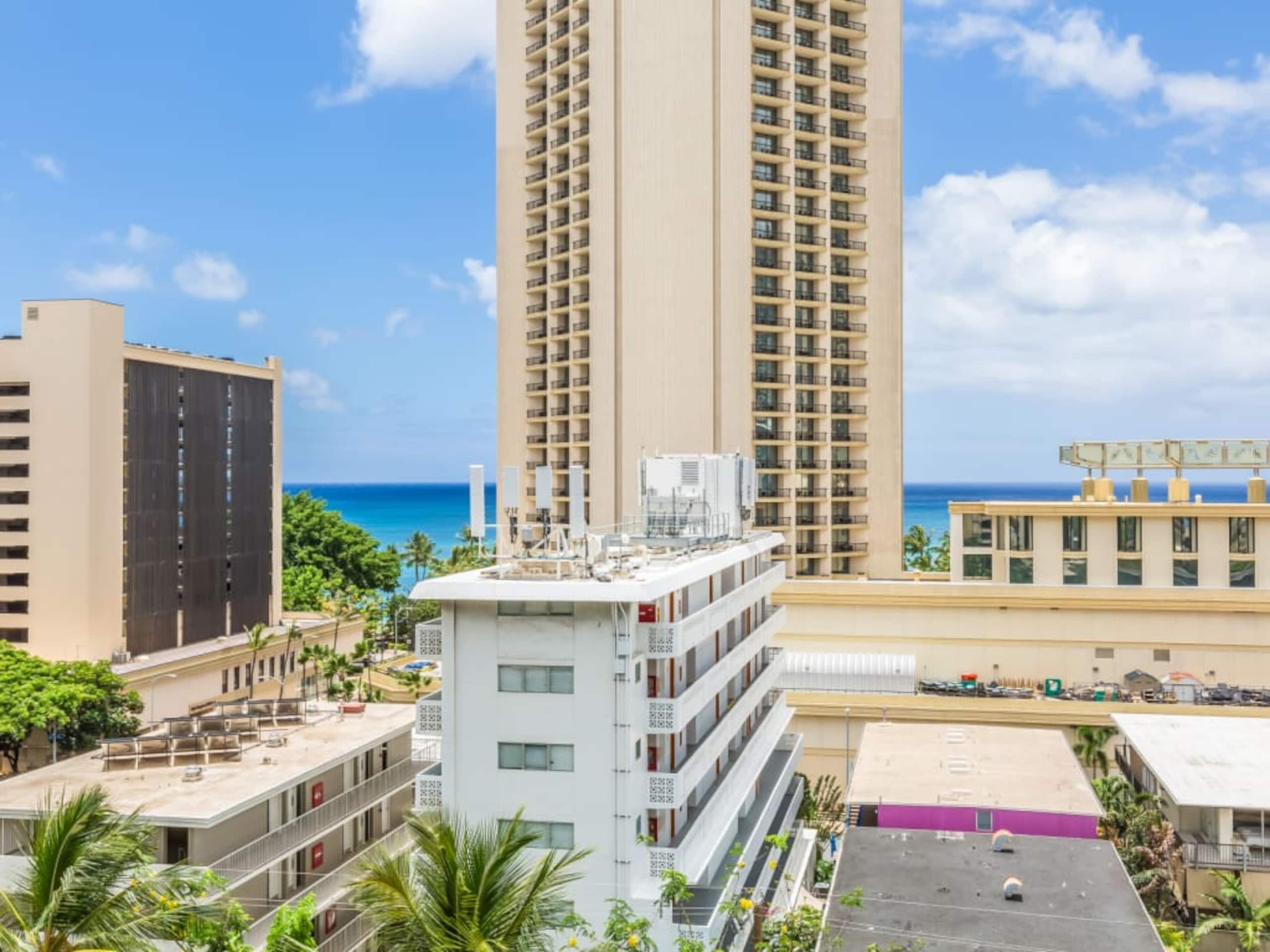 Condo in Honolulu · ★4.67 · Studio · 1 bed · 1 shared bath - Image 25