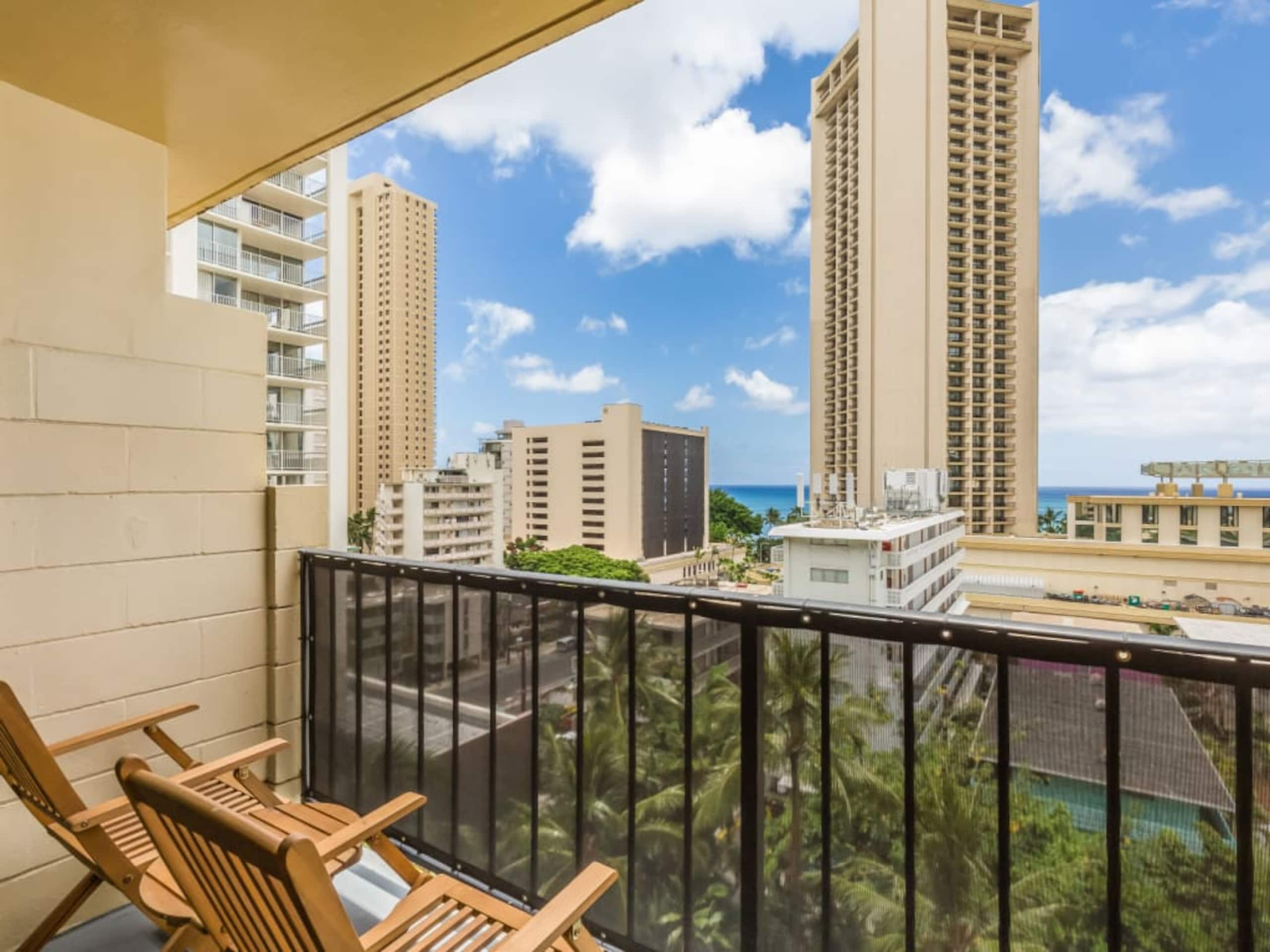 Condo in Honolulu · ★4.67 · Studio · 1 bed · 1 shared bath - Image 24