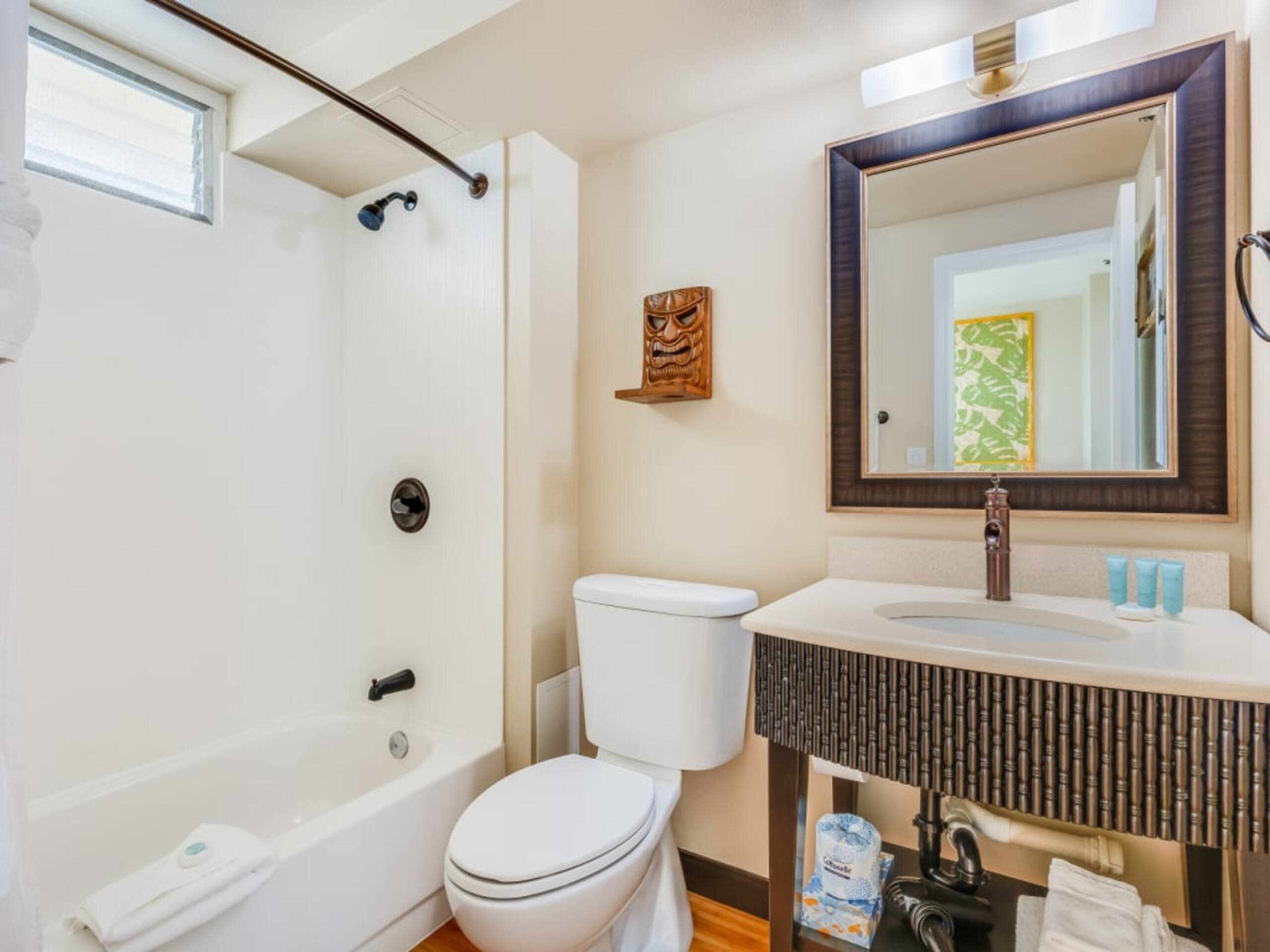 Condo in Honolulu · ★4.67 · Studio · 1 bed · 1 shared bath - Image 26