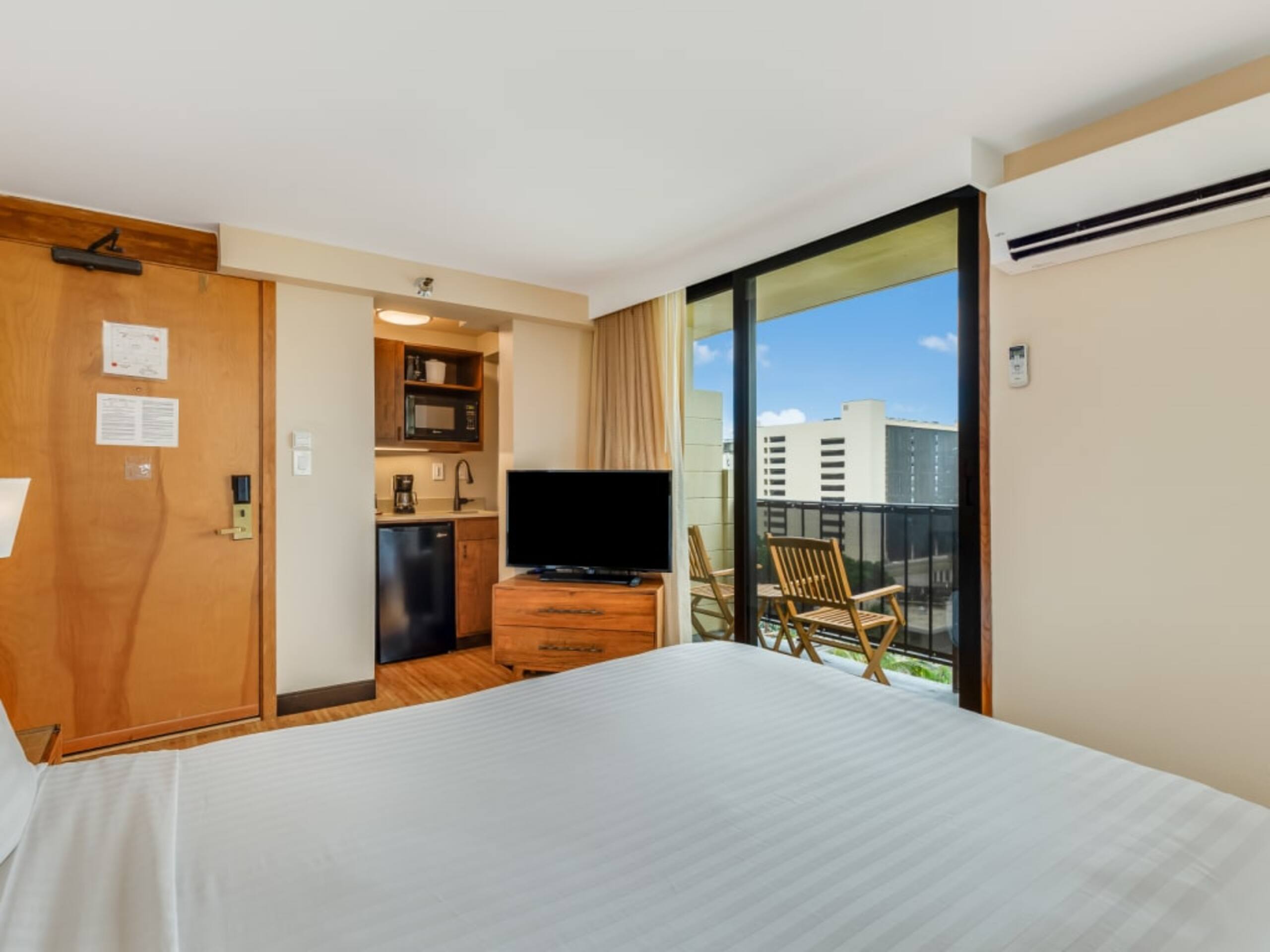 Condo in Honolulu · ★4.67 · Studio · 1 bed · 1 shared bath - Image 23