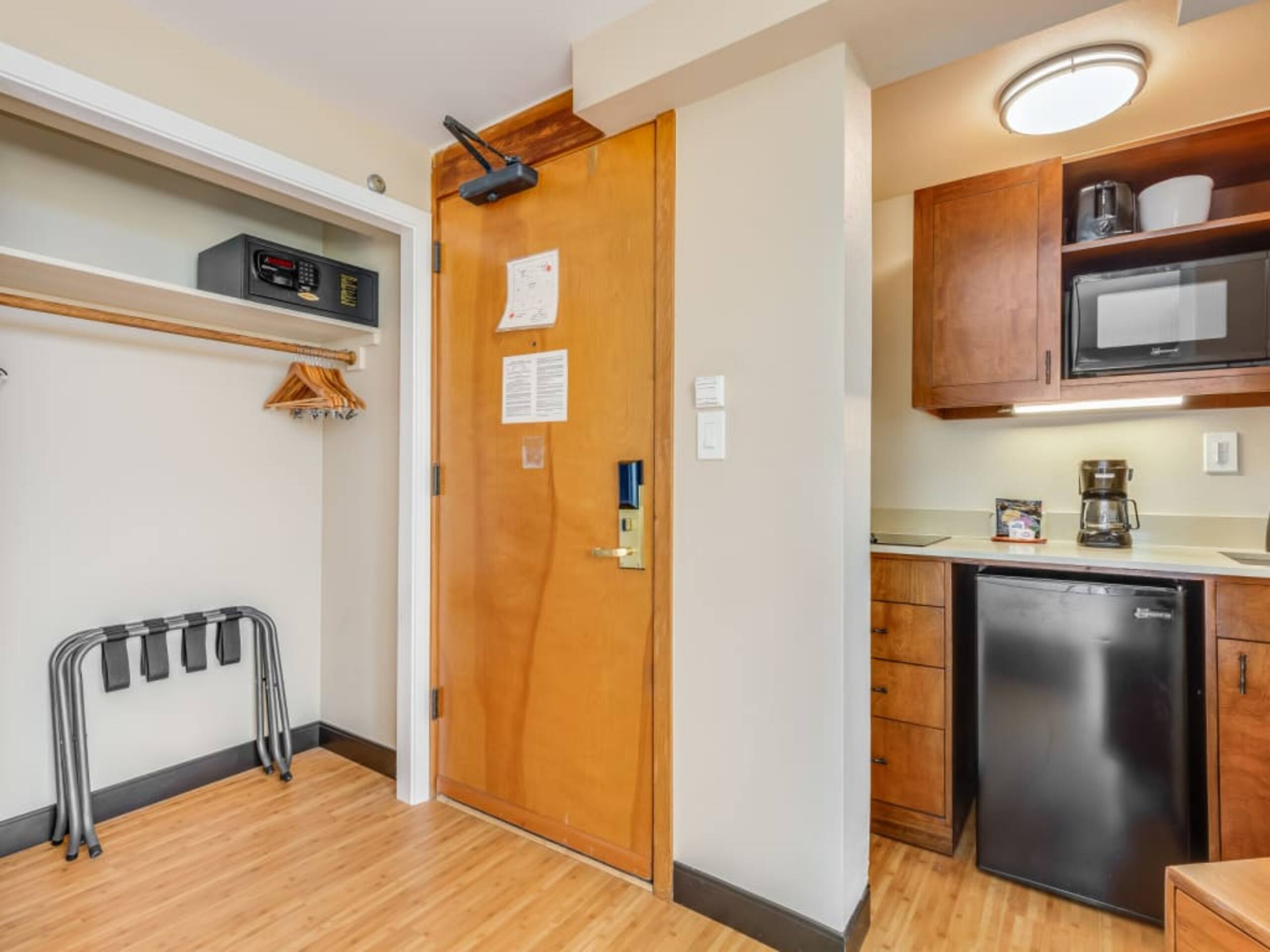 Condo in Honolulu · ★4.67 · Studio · 1 bed · 1 shared bath - Image 29
