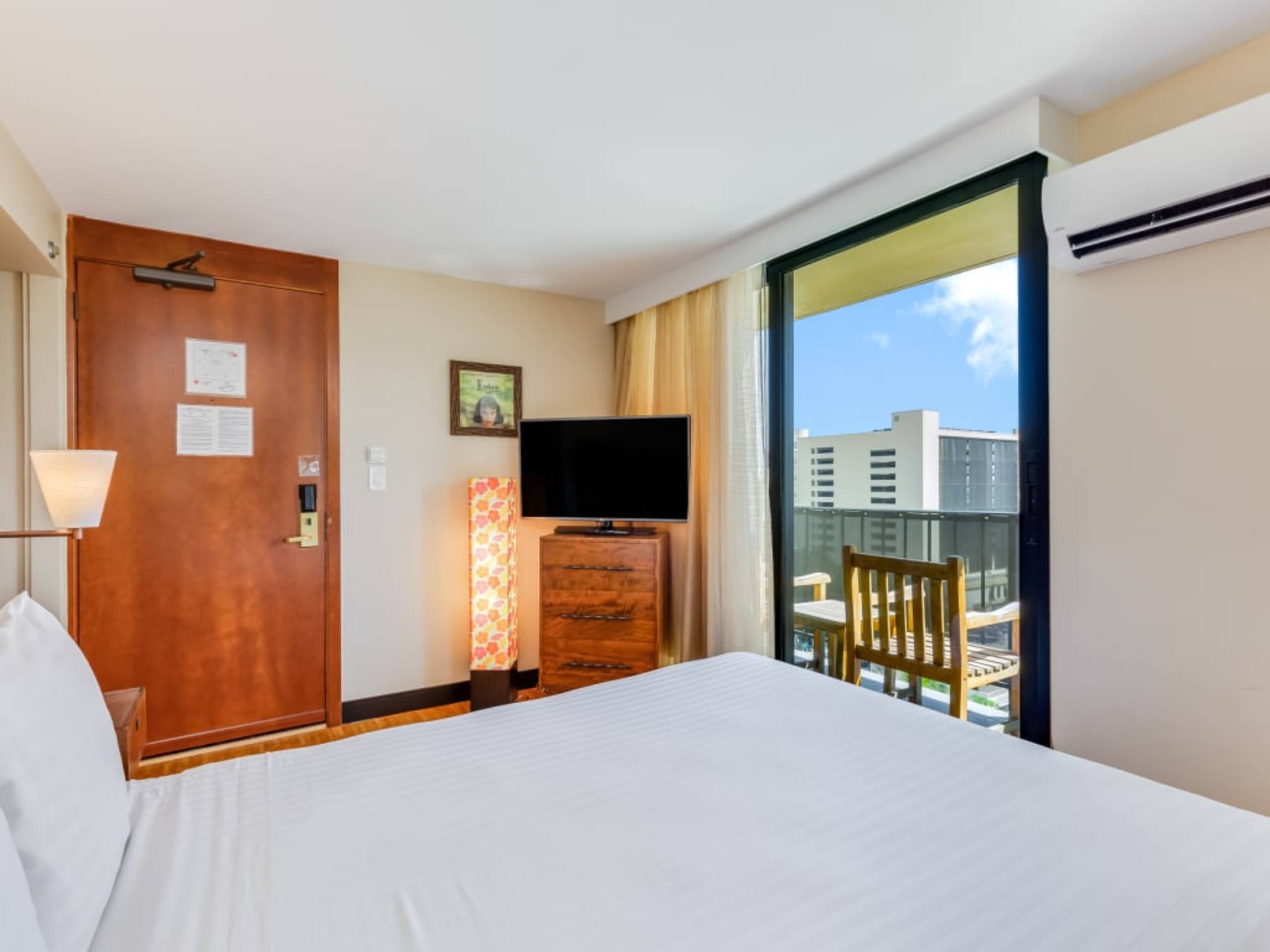 Condo in Honolulu · ★4.0 · Studio · 1 bed · 1 shared bath - Image 28