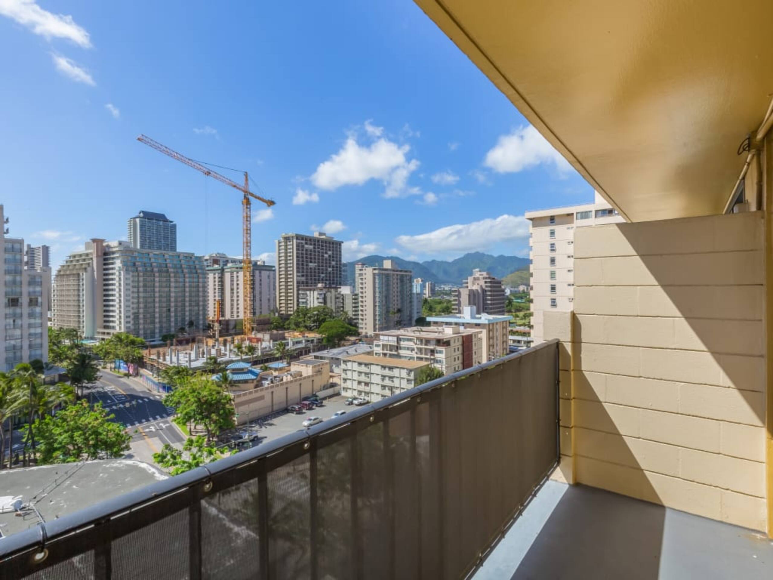 Condo in Honolulu · ★4.0 · Studio · 1 bed · 1 shared bath - Image 39