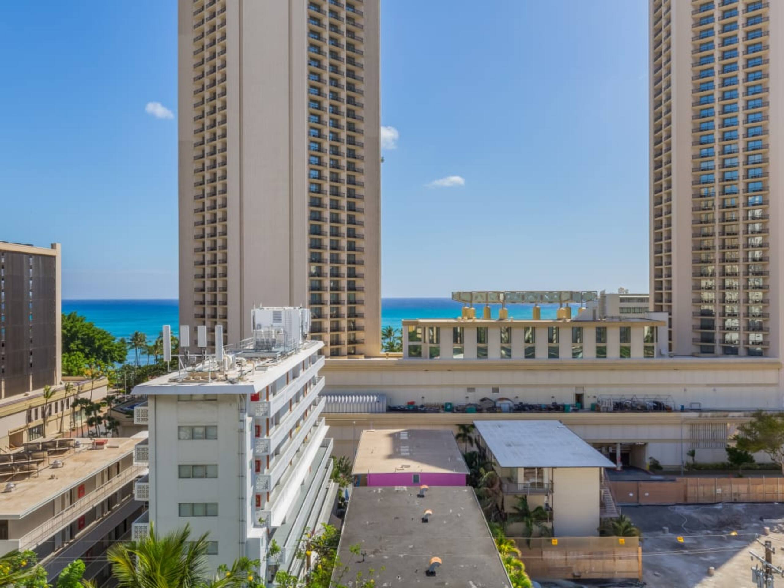 Condo in Honolulu · ★4.0 · Studio · 1 bed · 1 shared bath - Image 31