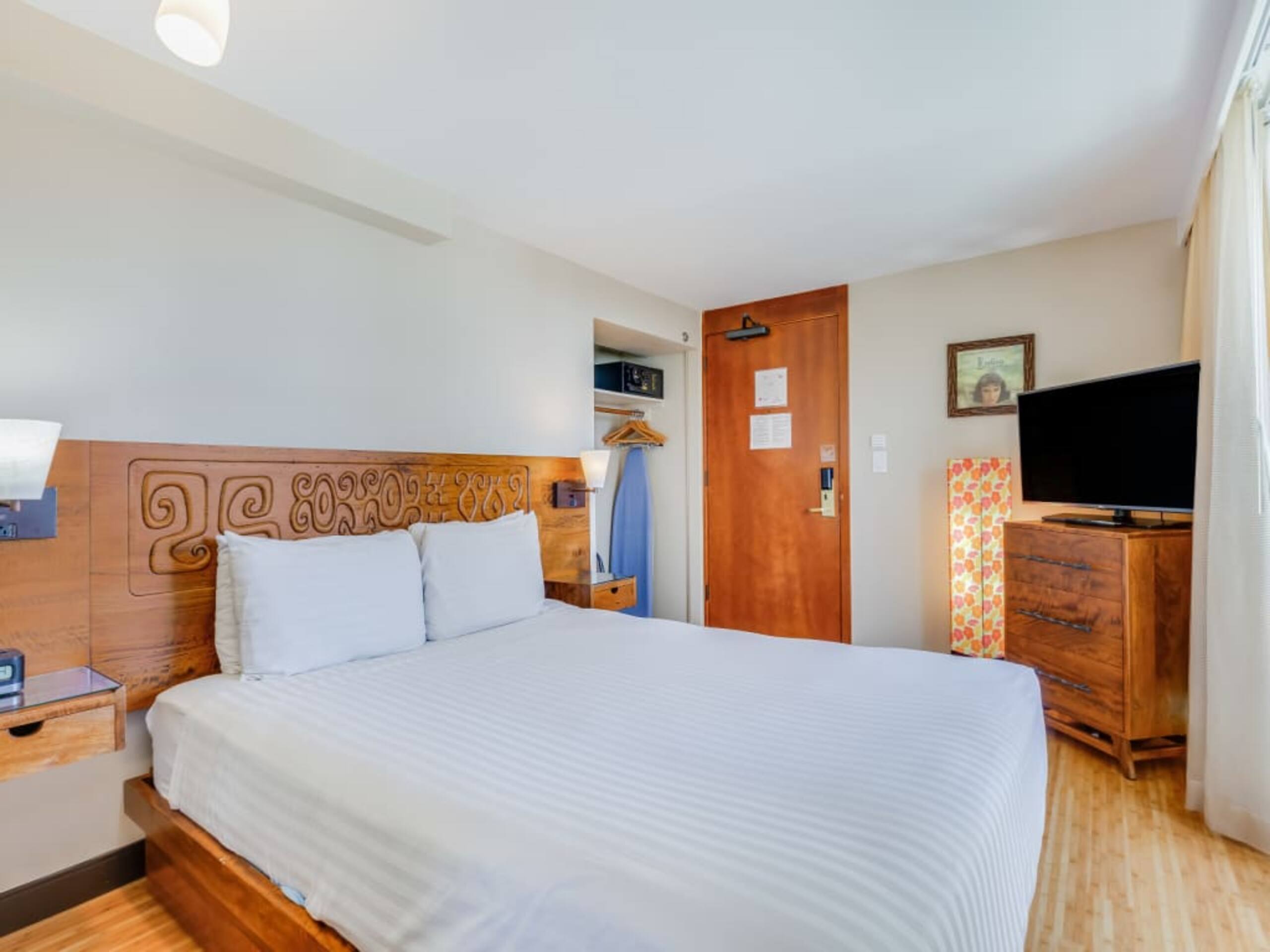 Condo in Honolulu · ★4.0 · Studio · 1 bed · 1 shared bath - Image 35
