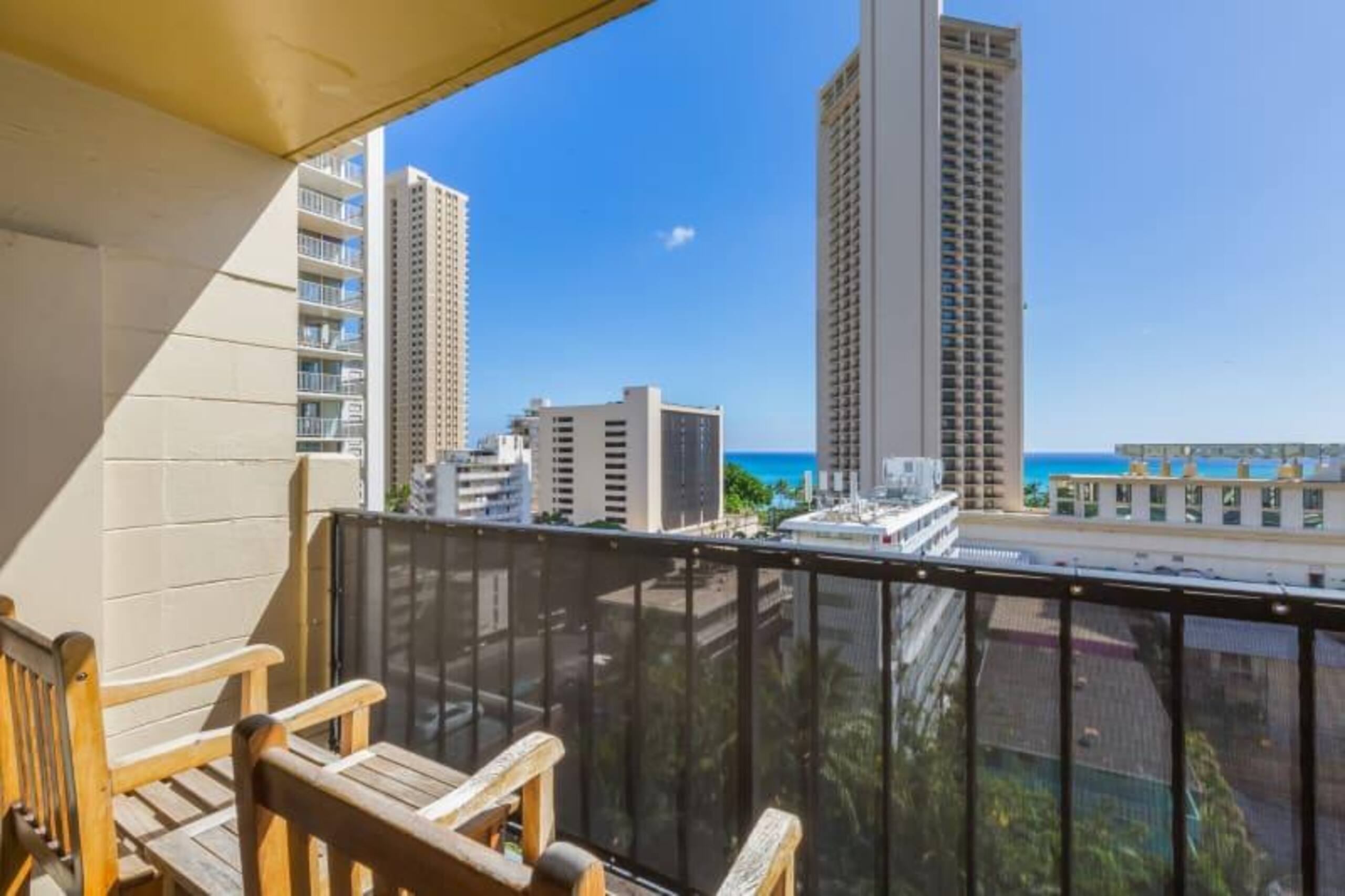 Condo in Honolulu · ★4.0 · Studio · 1 bed · 1 shared bath - Image 19