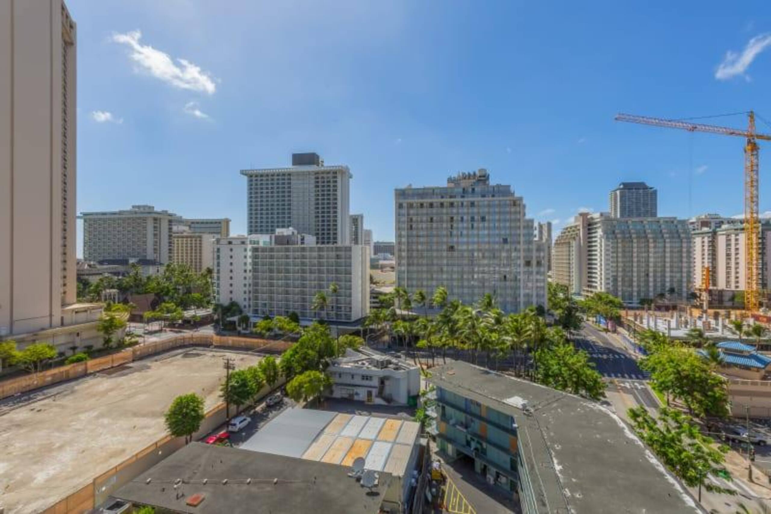 Condo in Honolulu · ★4.0 · Studio · 1 bed · 1 shared bath - Image 12
