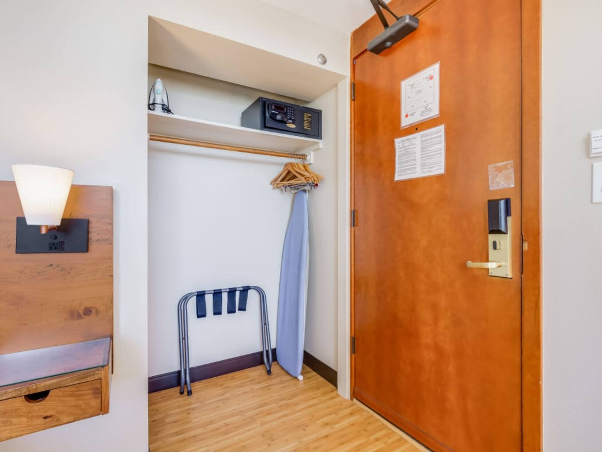 Condo in Honolulu · ★4.0 · Studio · 1 bed · 1 shared bath - Image 36