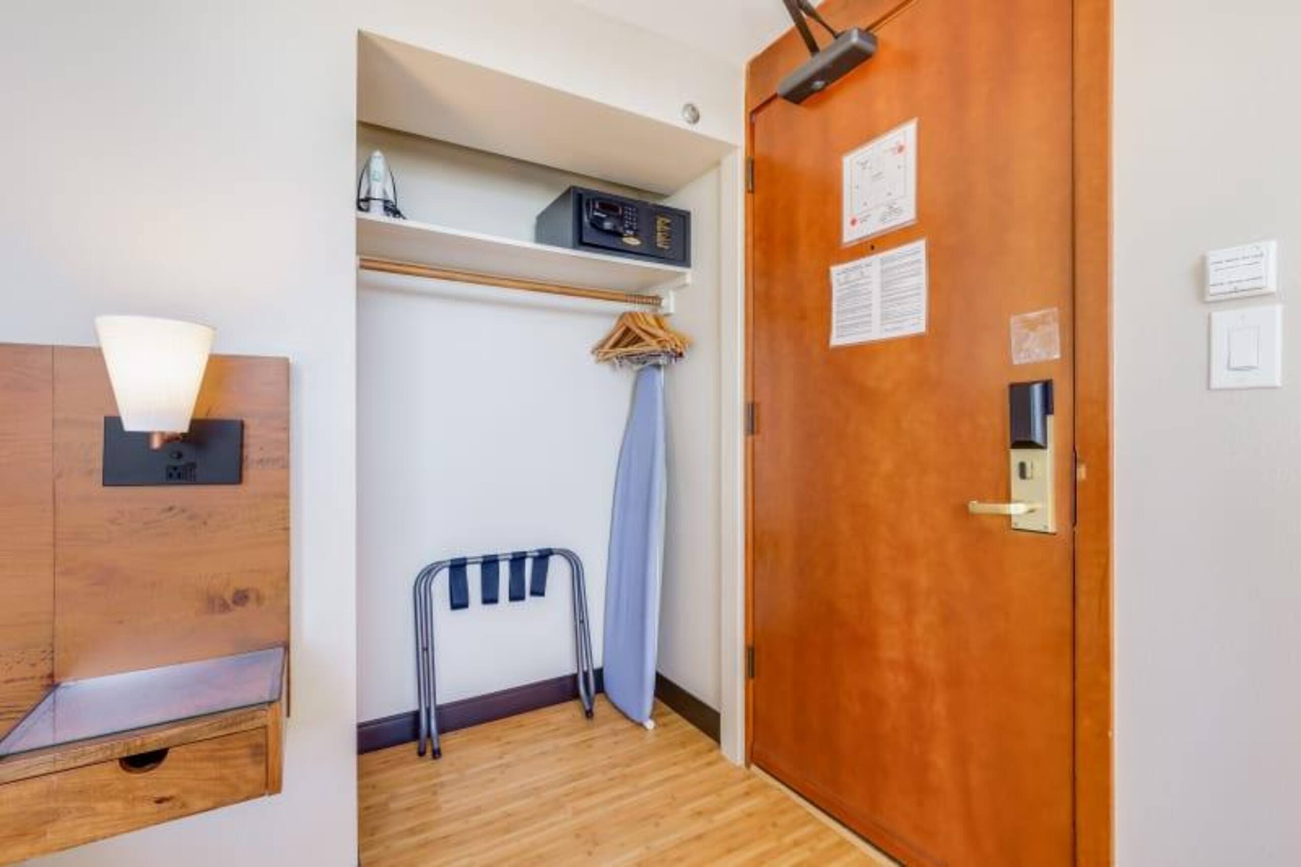 Condo in Honolulu · ★4.0 · Studio · 1 bed · 1 shared bath - Image 15
