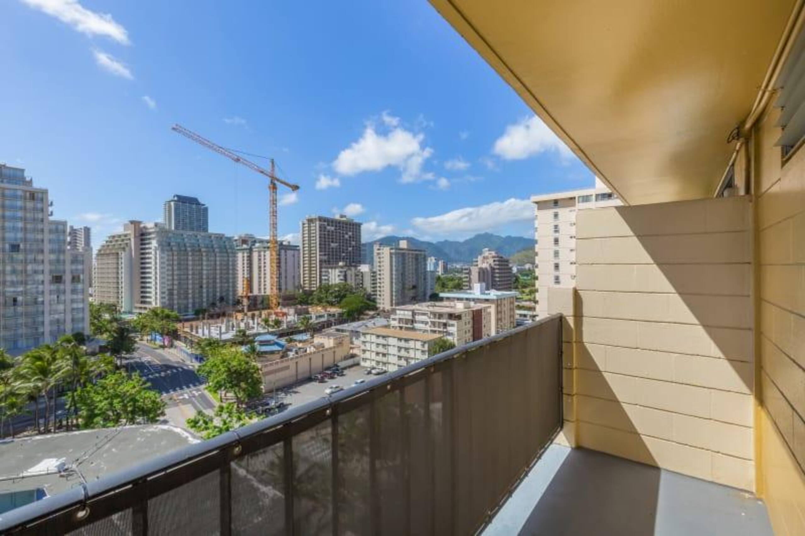 Condo in Honolulu · ★4.0 · Studio · 1 bed · 1 shared bath - Image 18