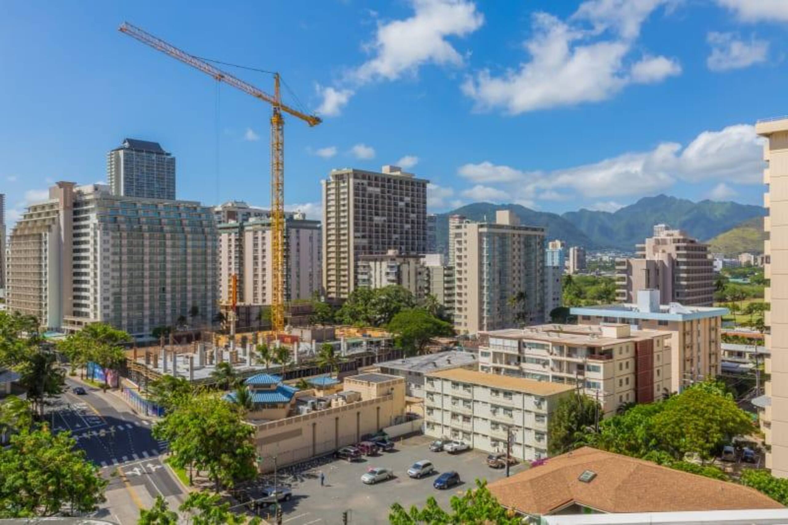 Condo in Honolulu · ★4.0 · Studio · 1 bed · 1 shared bath - Image 16