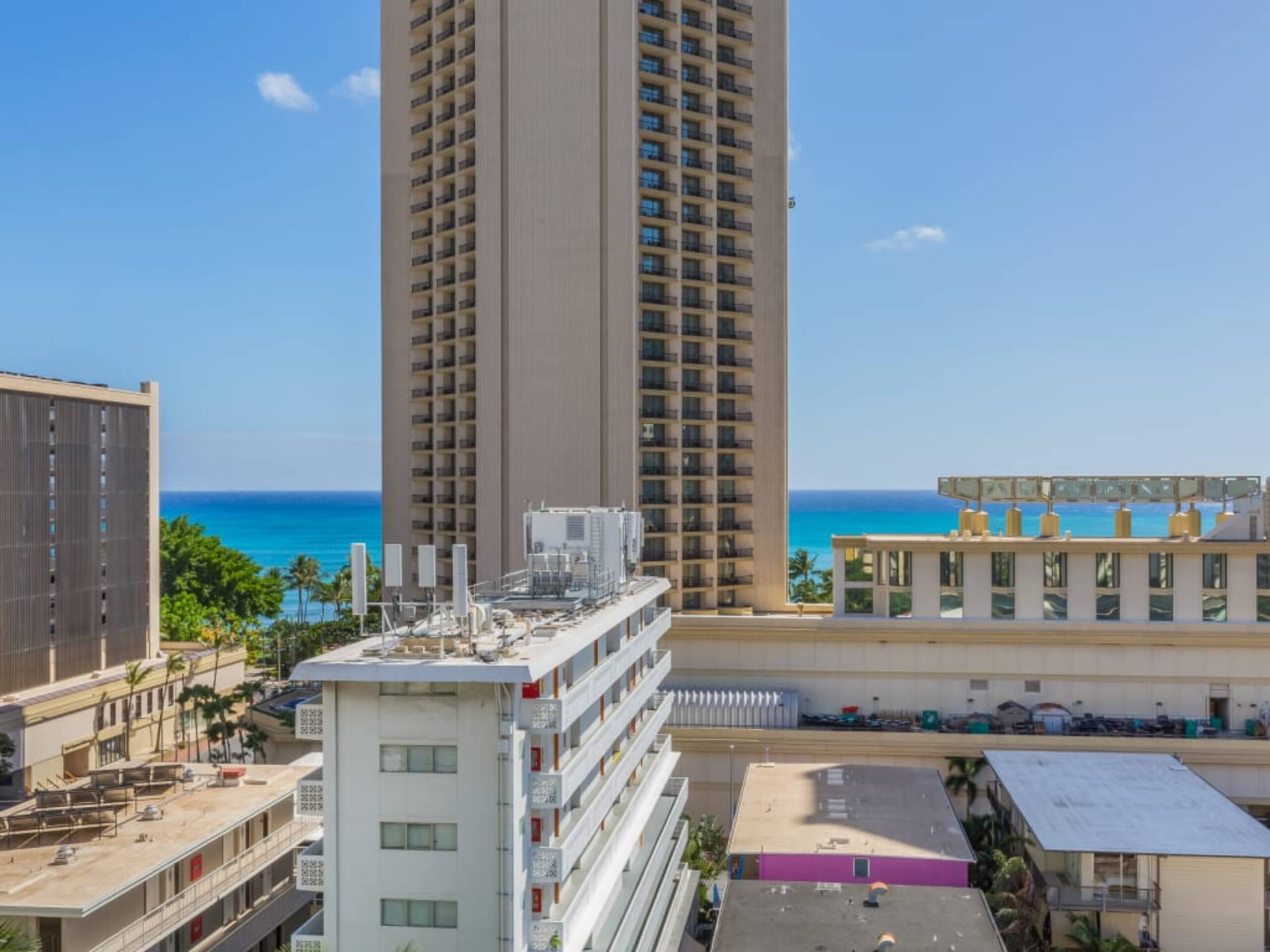 Condo in Honolulu · ★4.0 · Studio · 1 bed · 1 shared bath - Image 30