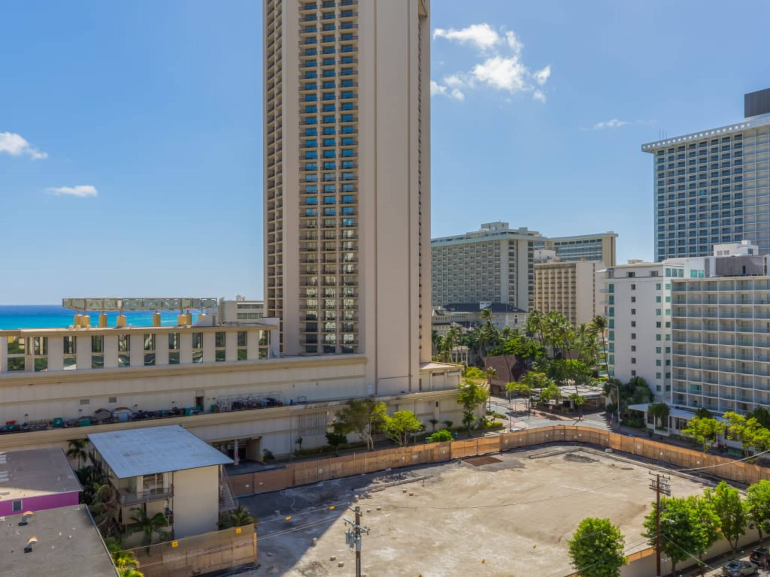 Condo in Honolulu · ★4.0 · Studio · 1 bed · 1 shared bath - Image 32