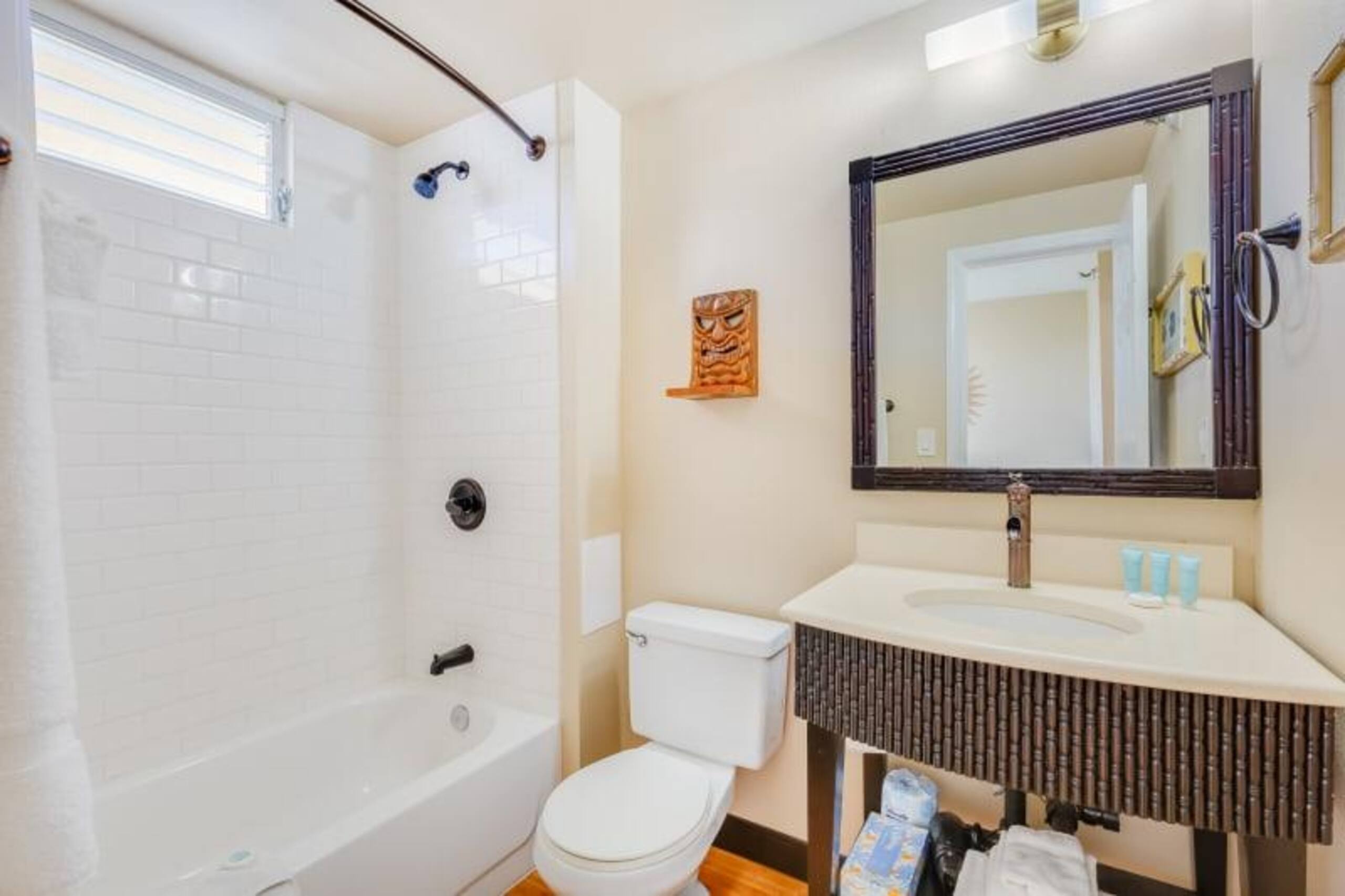Condo in Honolulu · ★4.0 · Studio · 1 bed · 1 shared bath - Image 17