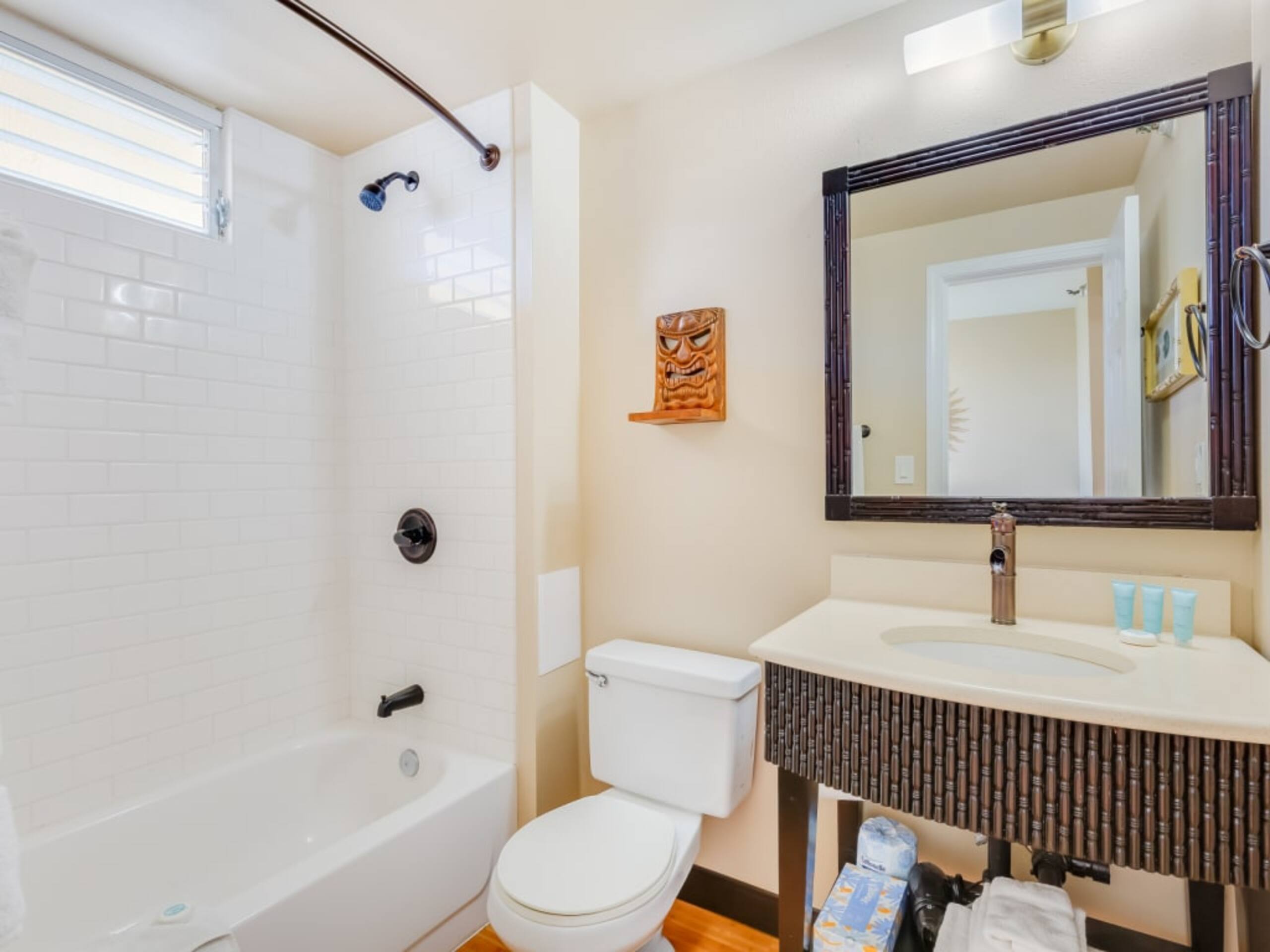 Condo in Honolulu · ★4.0 · Studio · 1 bed · 1 shared bath - Image 38
