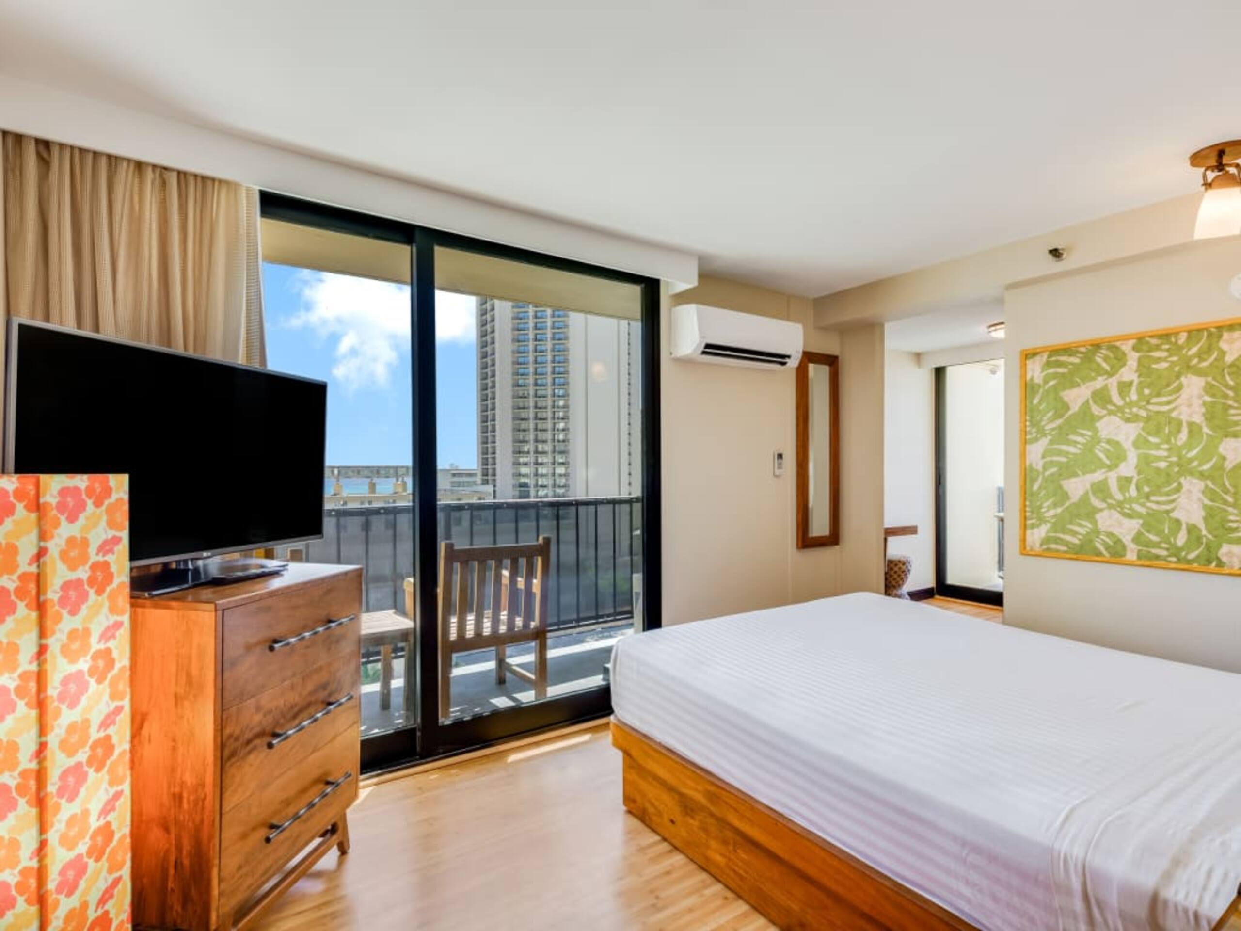 Condo in Honolulu · ★4.0 · Studio · 1 bed · 1 shared bath - Image 27