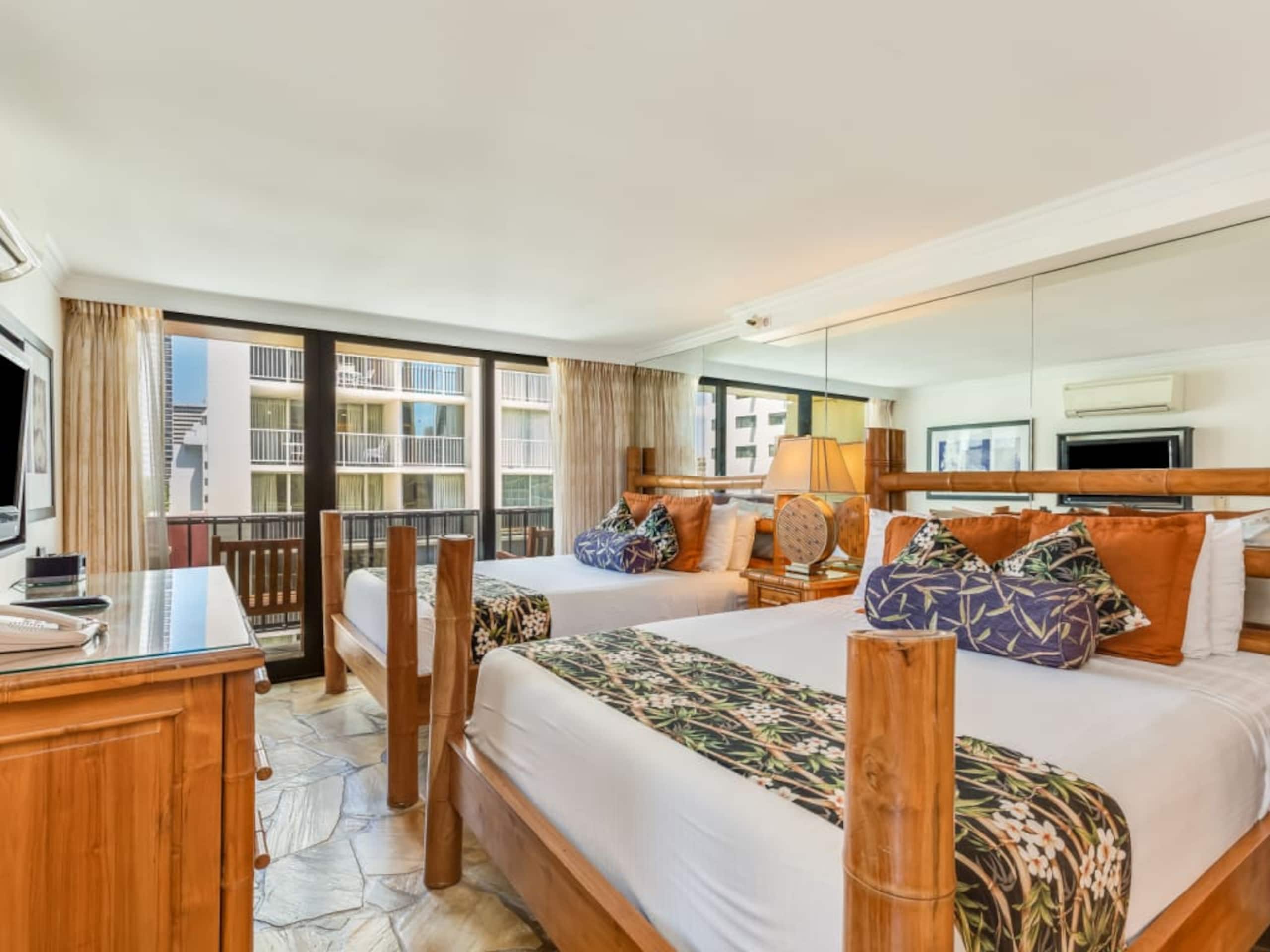 Condo in Honolulu · ★4.2 · 1 bedroom · 3 beds · 1 private bath - Image 27
