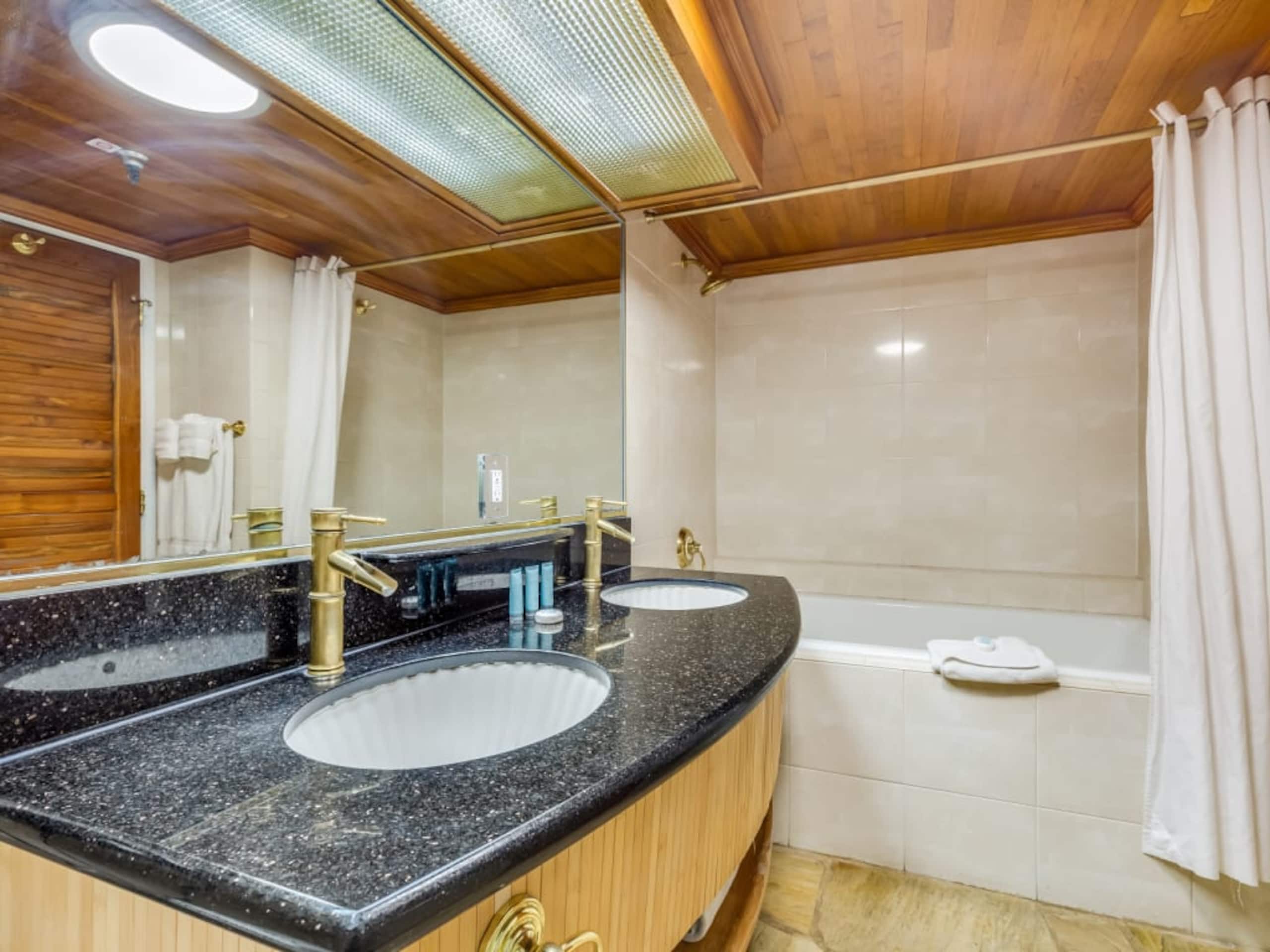 Condo in Honolulu · ★4.2 · 1 bedroom · 3 beds · 1 private bath - Image 34