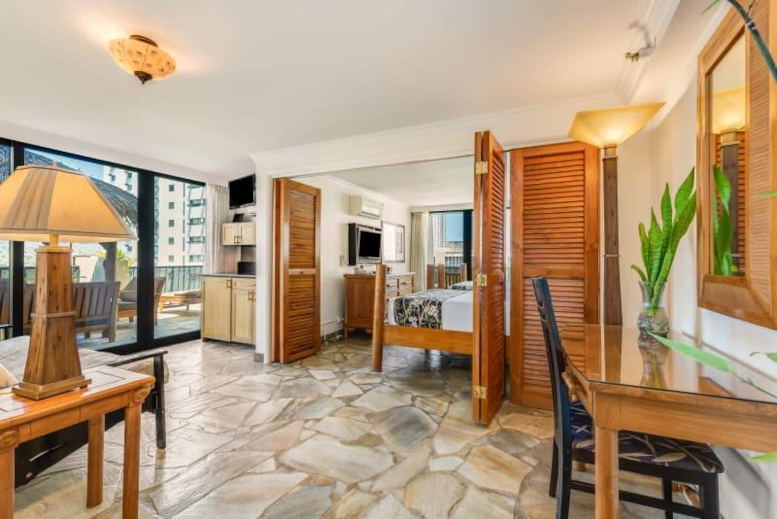 Condo in Honolulu · ★4.2 · 1 bedroom · 3 beds · 1 private bath - Image 2