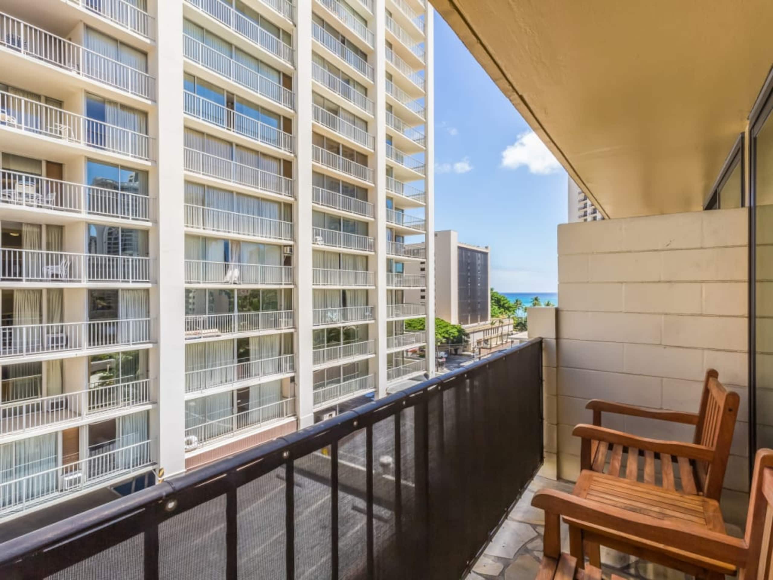 Condo in Honolulu · ★4.2 · 1 bedroom · 3 beds · 1 private bath - Image 33