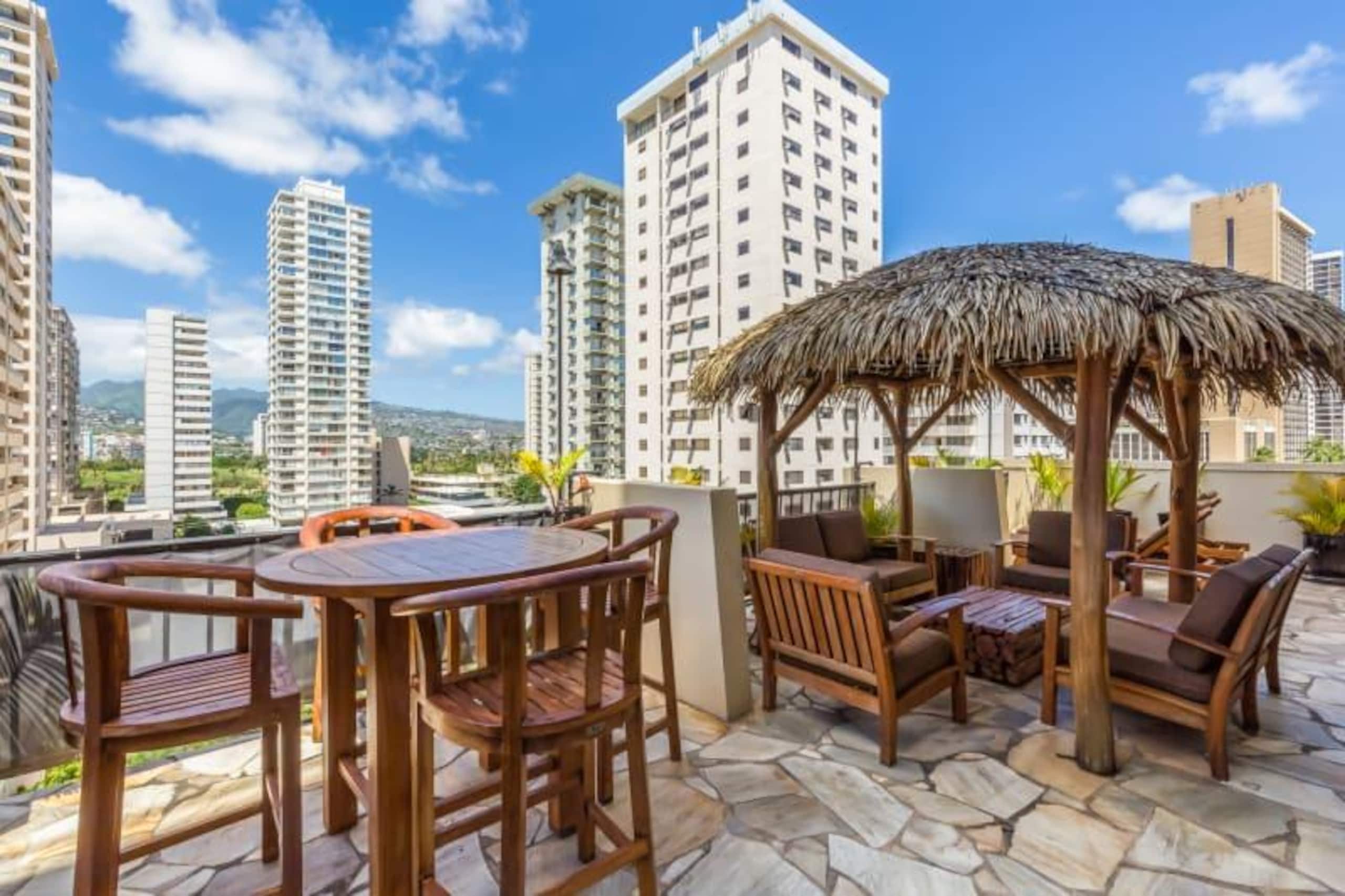 Condo in Honolulu · ★4.2 · 1 bedroom · 3 beds · 1 private bath - Image 6