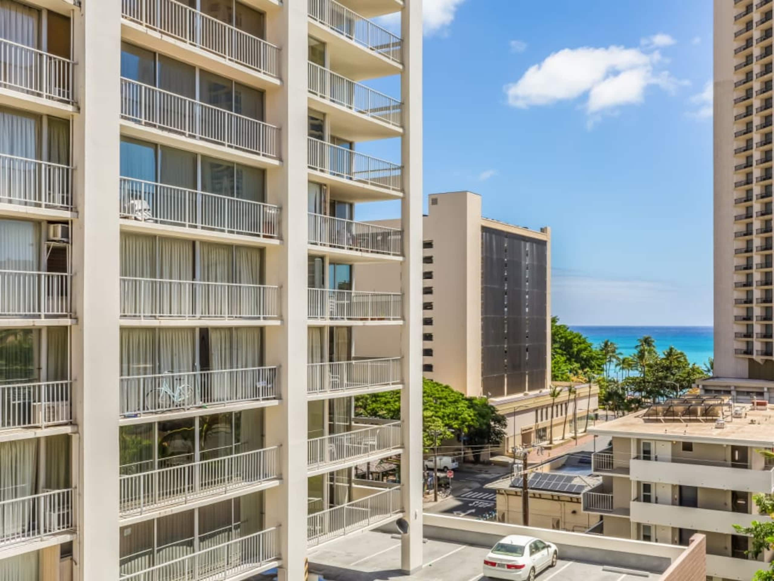 Condo in Honolulu · ★4.2 · 1 bedroom · 3 beds · 1 private bath - Image 32