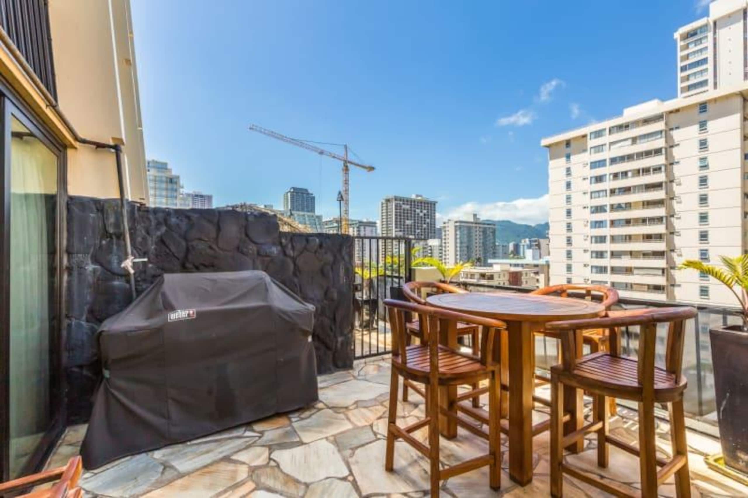 Condo in Honolulu · ★4.2 · 1 bedroom · 3 beds · 1 private bath - Image 9