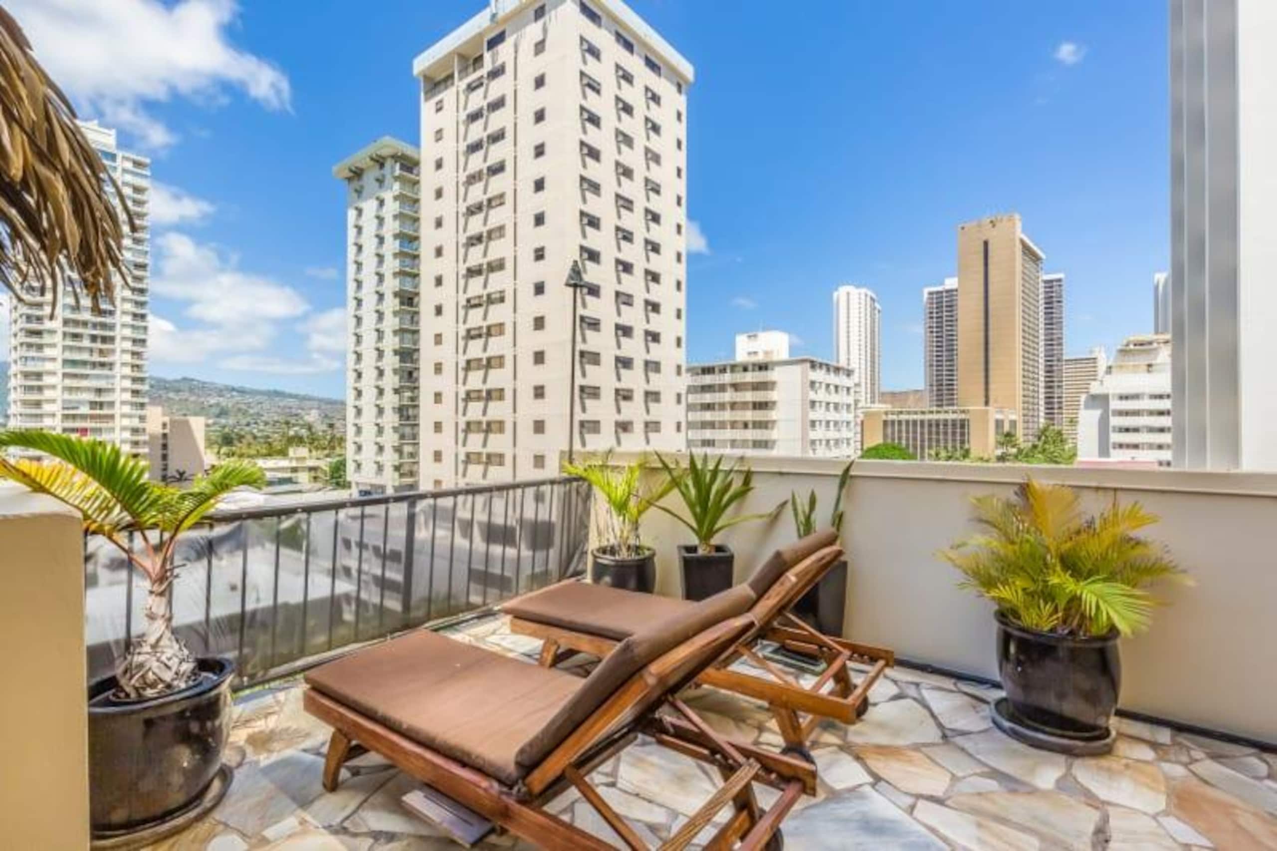 Condo in Honolulu · ★4.2 · 1 bedroom · 3 beds · 1 private bath - Image 1