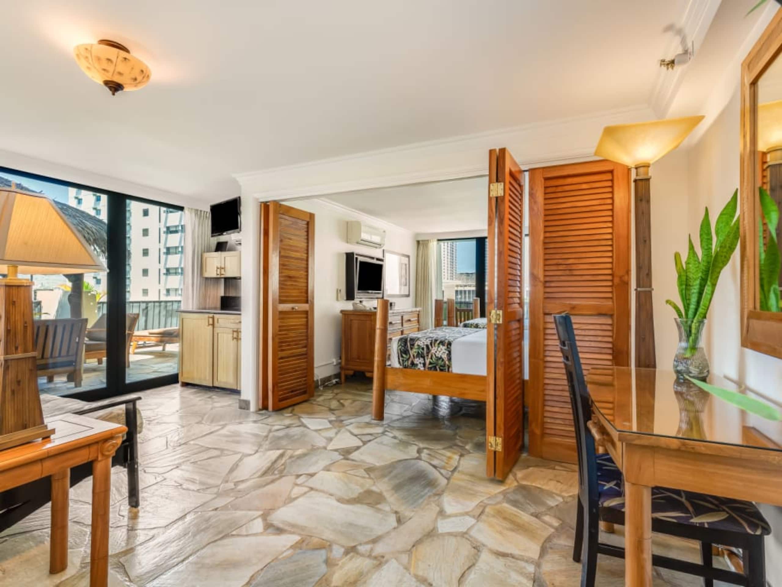Condo in Honolulu · ★4.2 · 1 bedroom · 3 beds · 1 private bath - Image 29
