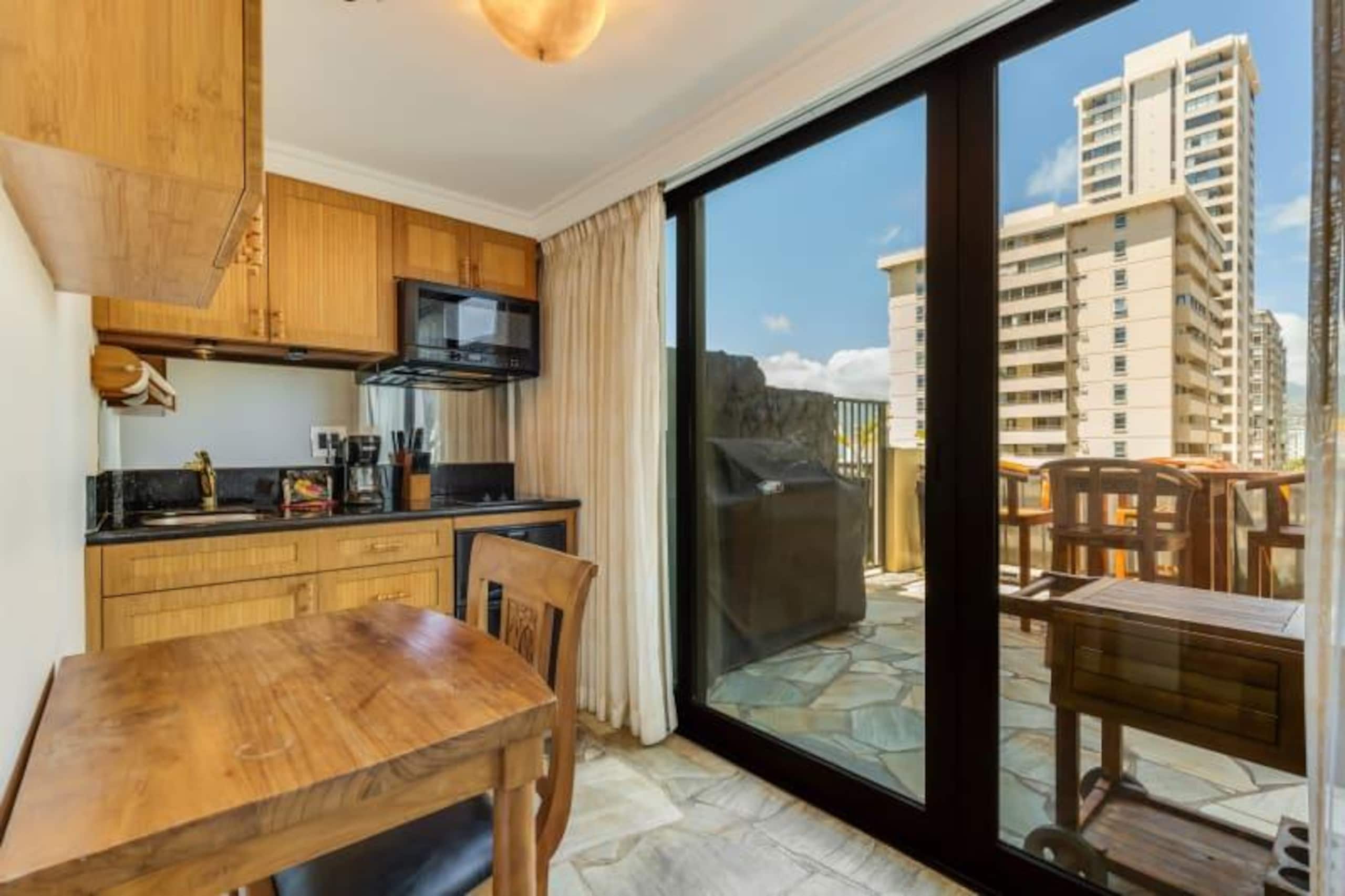 Condo in Honolulu · ★4.2 · 1 bedroom · 3 beds · 1 private bath - Image 8