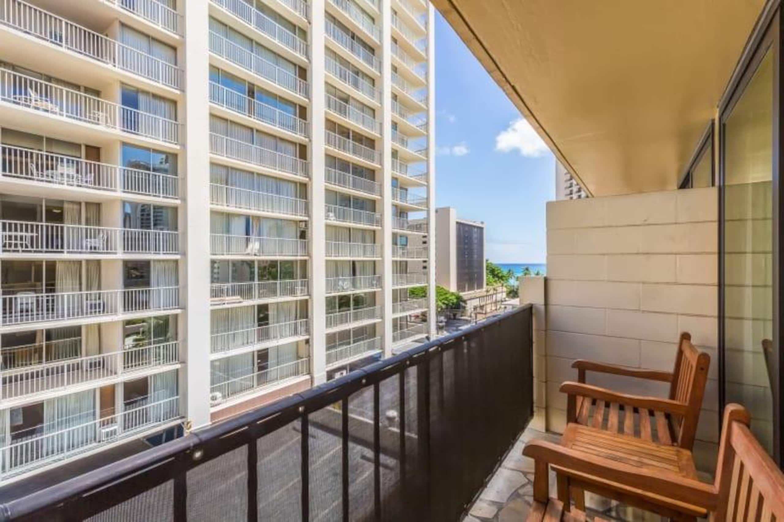 Condo in Honolulu · ★4.2 · 1 bedroom · 3 beds · 1 private bath - Image 12