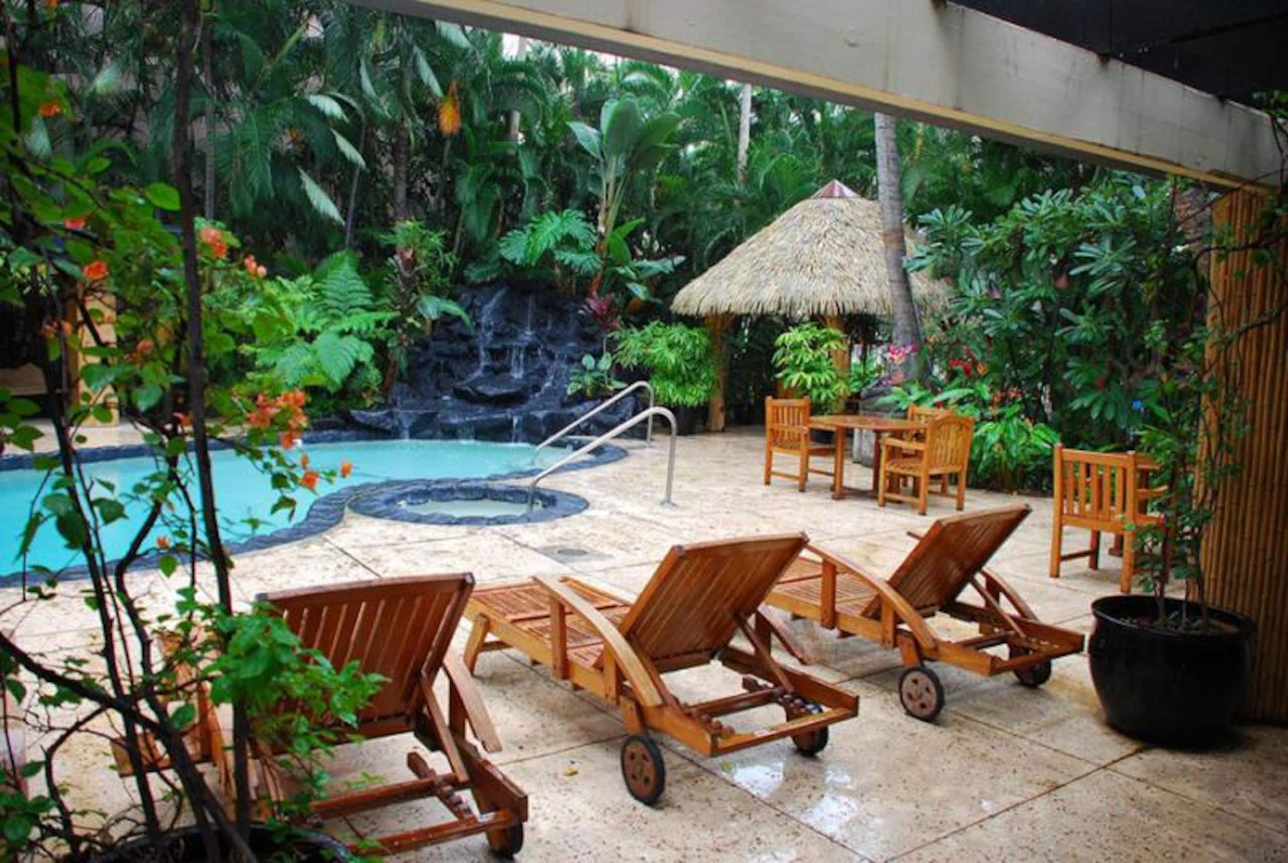 Condo in Honolulu · ★4.2 · 1 bedroom · 3 beds · 1 private bath - Image 19