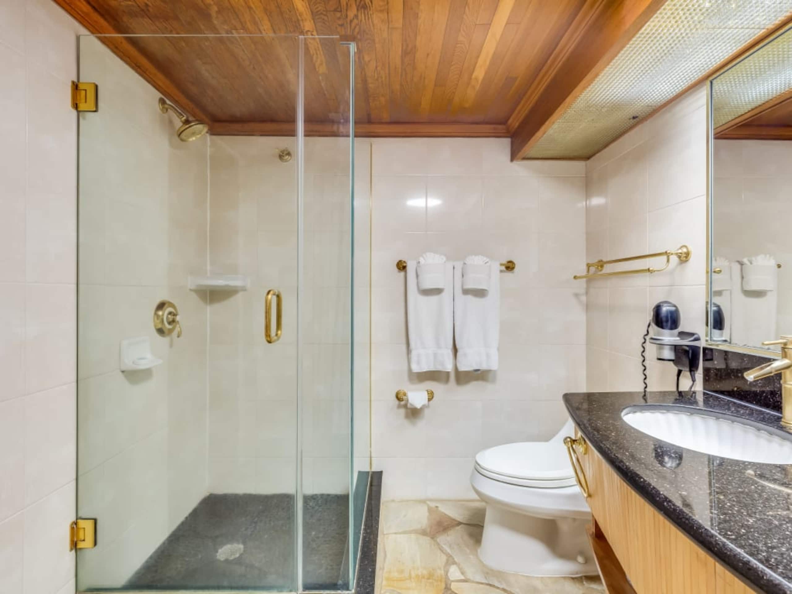 Condo in Honolulu · ★4.2 · 1 bedroom · 3 beds · 1 private bath - Image 35