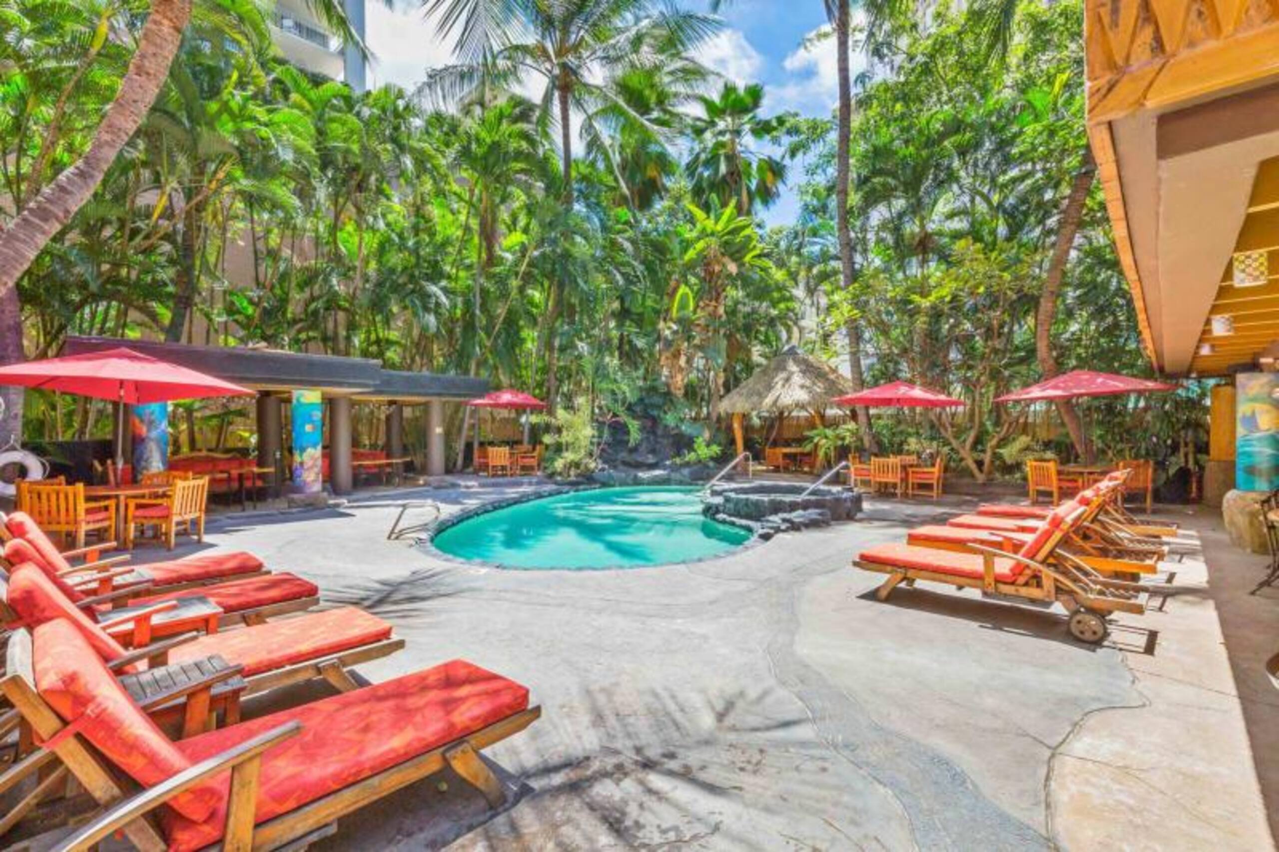 Condo in Honolulu · ★4.2 · Studio · 2 beds · 1 bath - Image 13