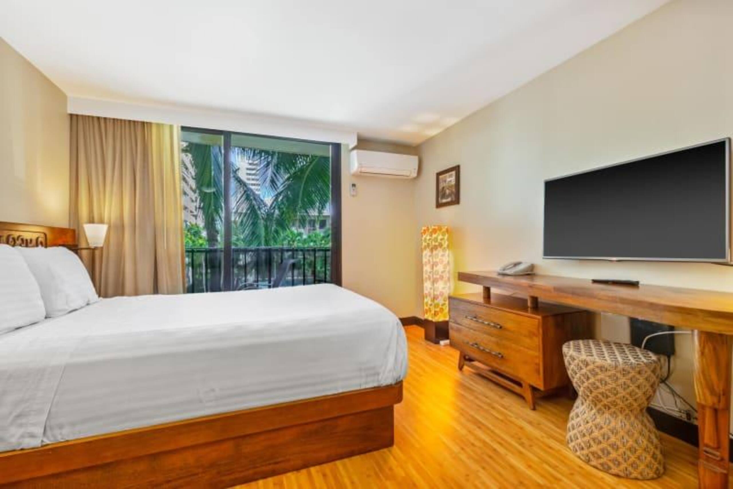 Condo in Honolulu · ★4.2 · Studio · 2 beds · 1 bath - Image 8